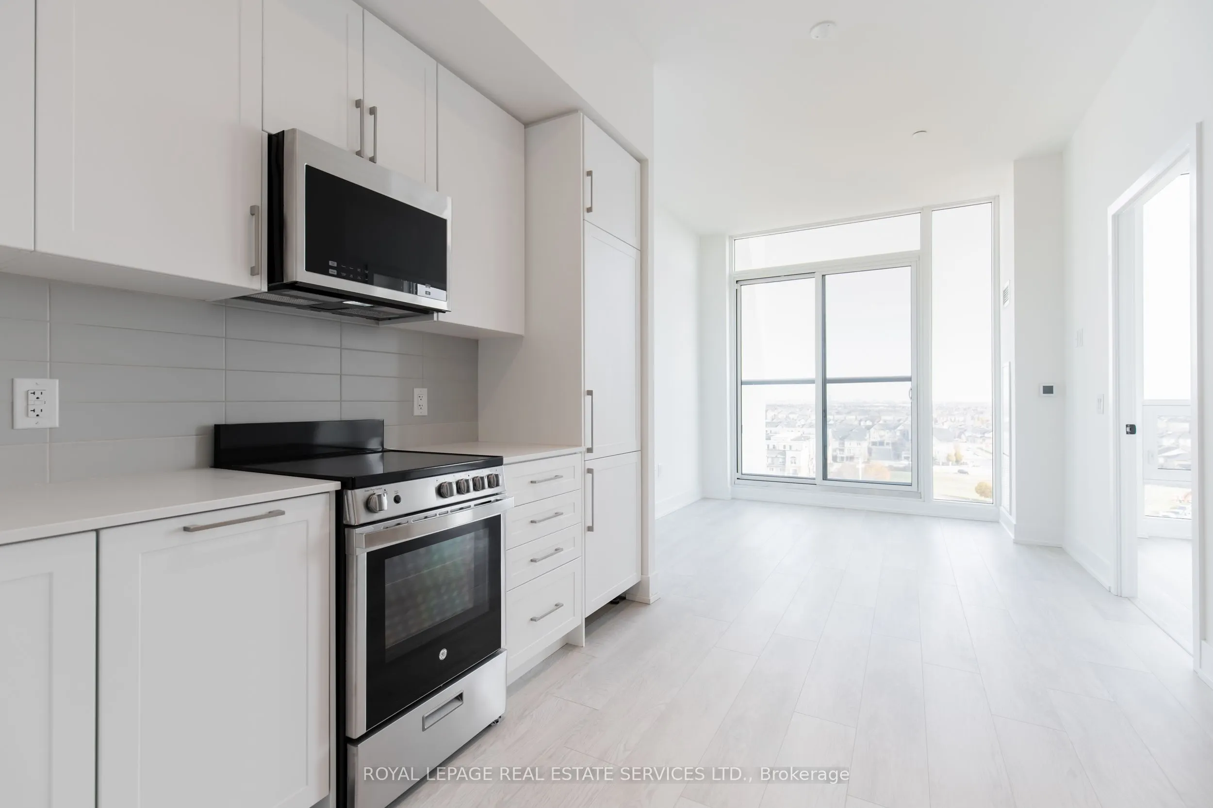 2450 Old Bronte Road, #807