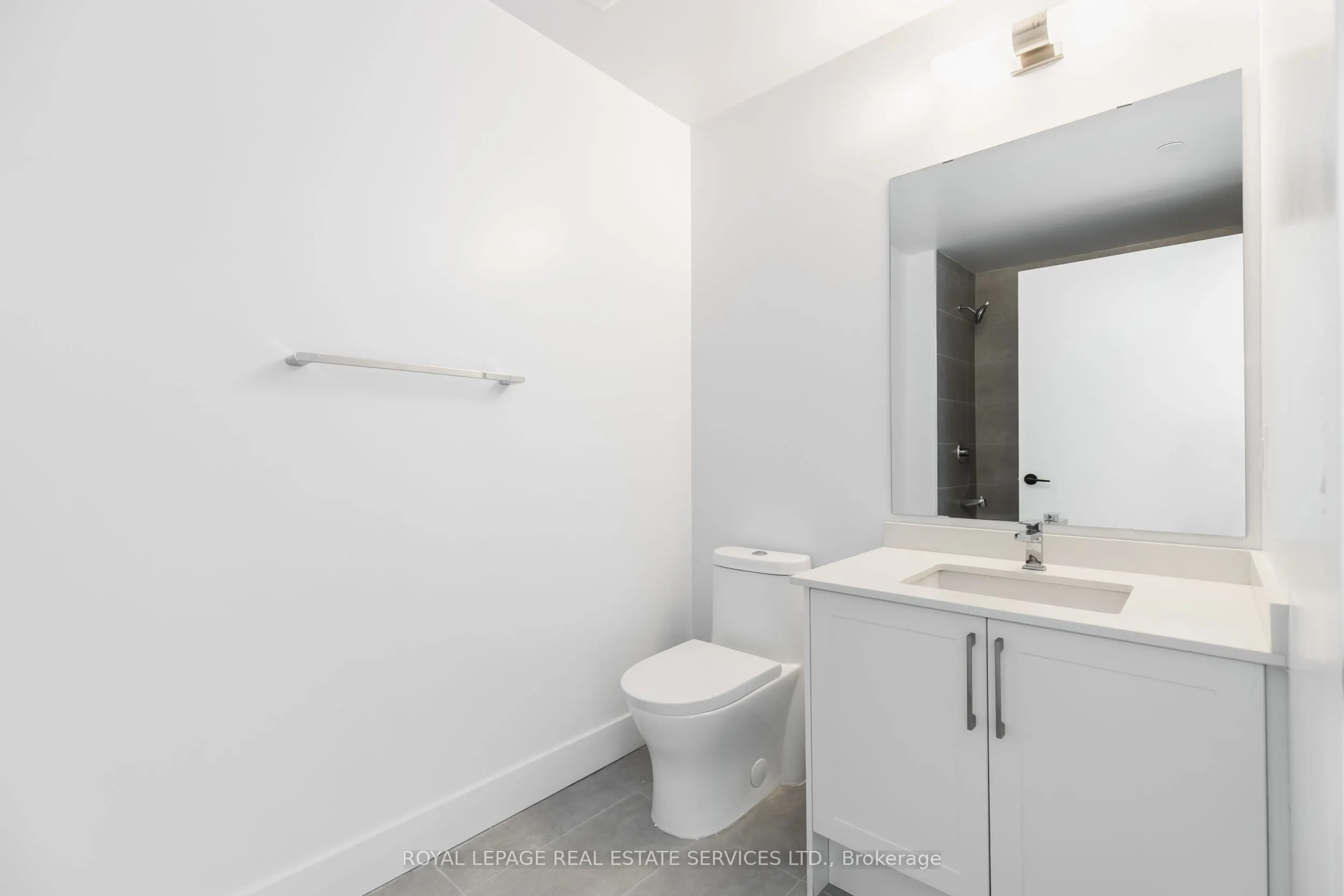 2450 Old Bronte Road, #807
