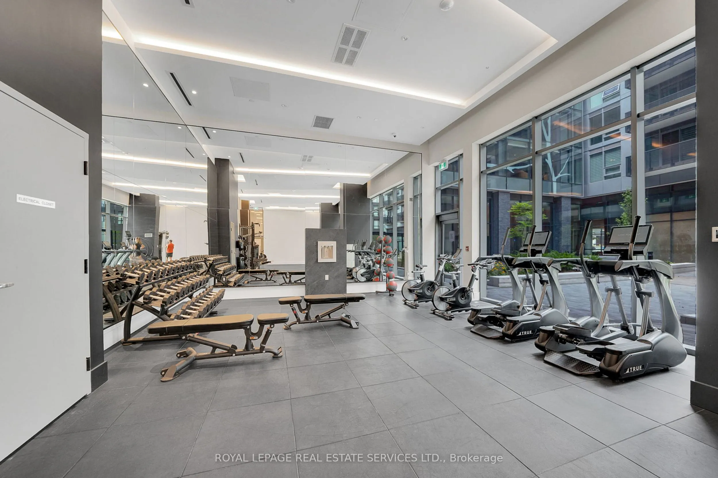 2450 Old Bronte Road, #807