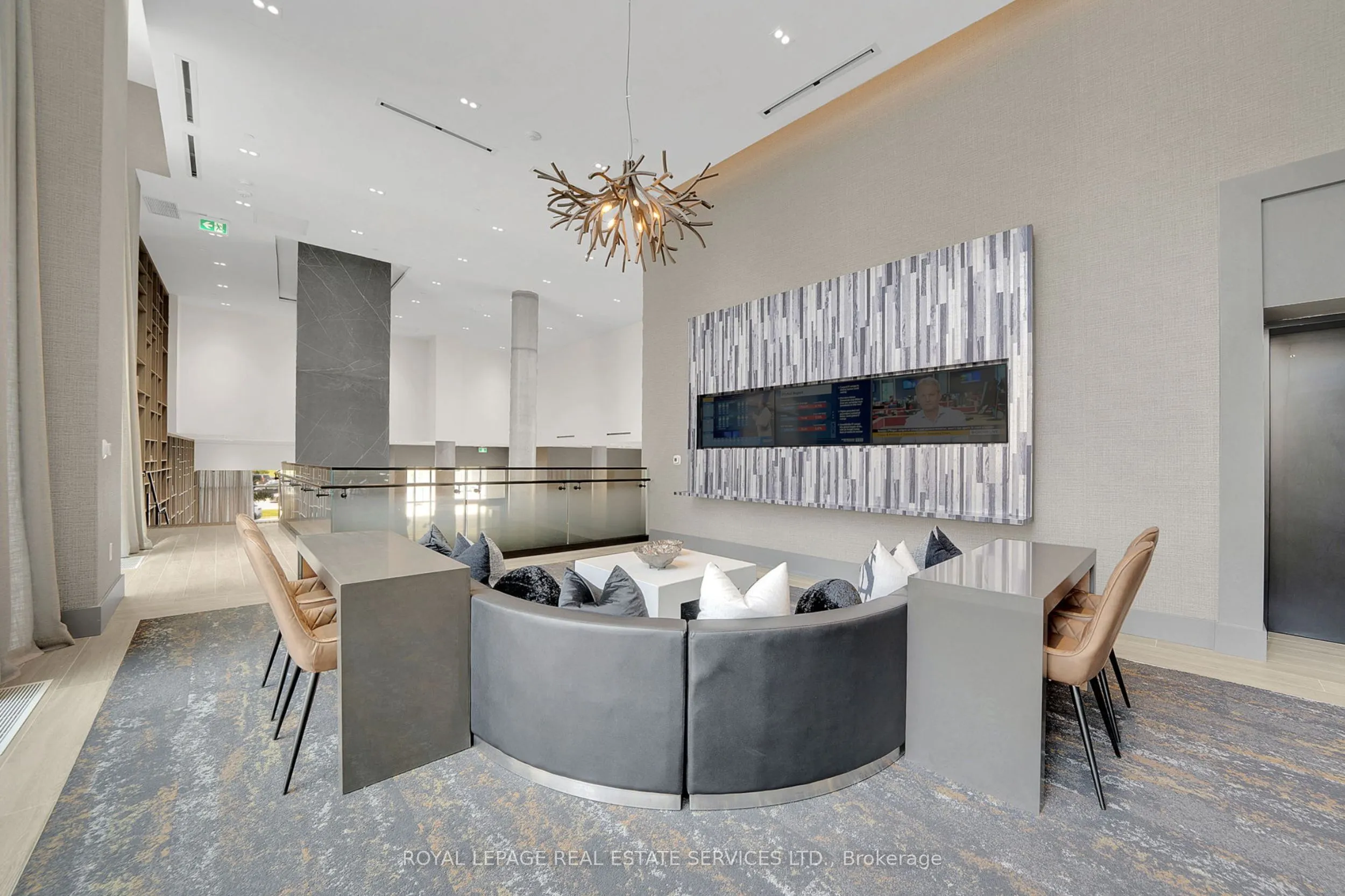 2450 Old Bronte Road, #807