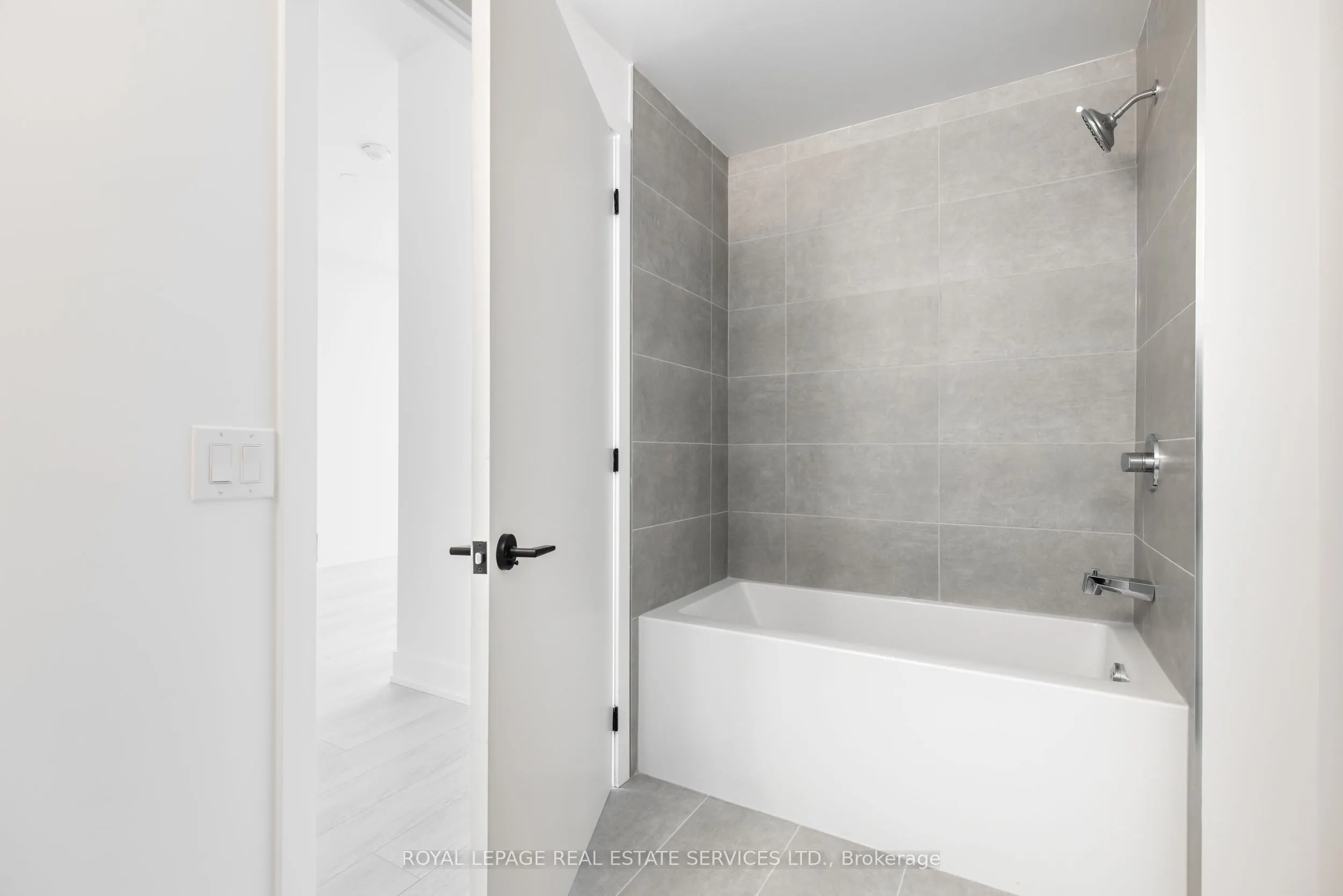 2450 Old Bronte Road, #807
