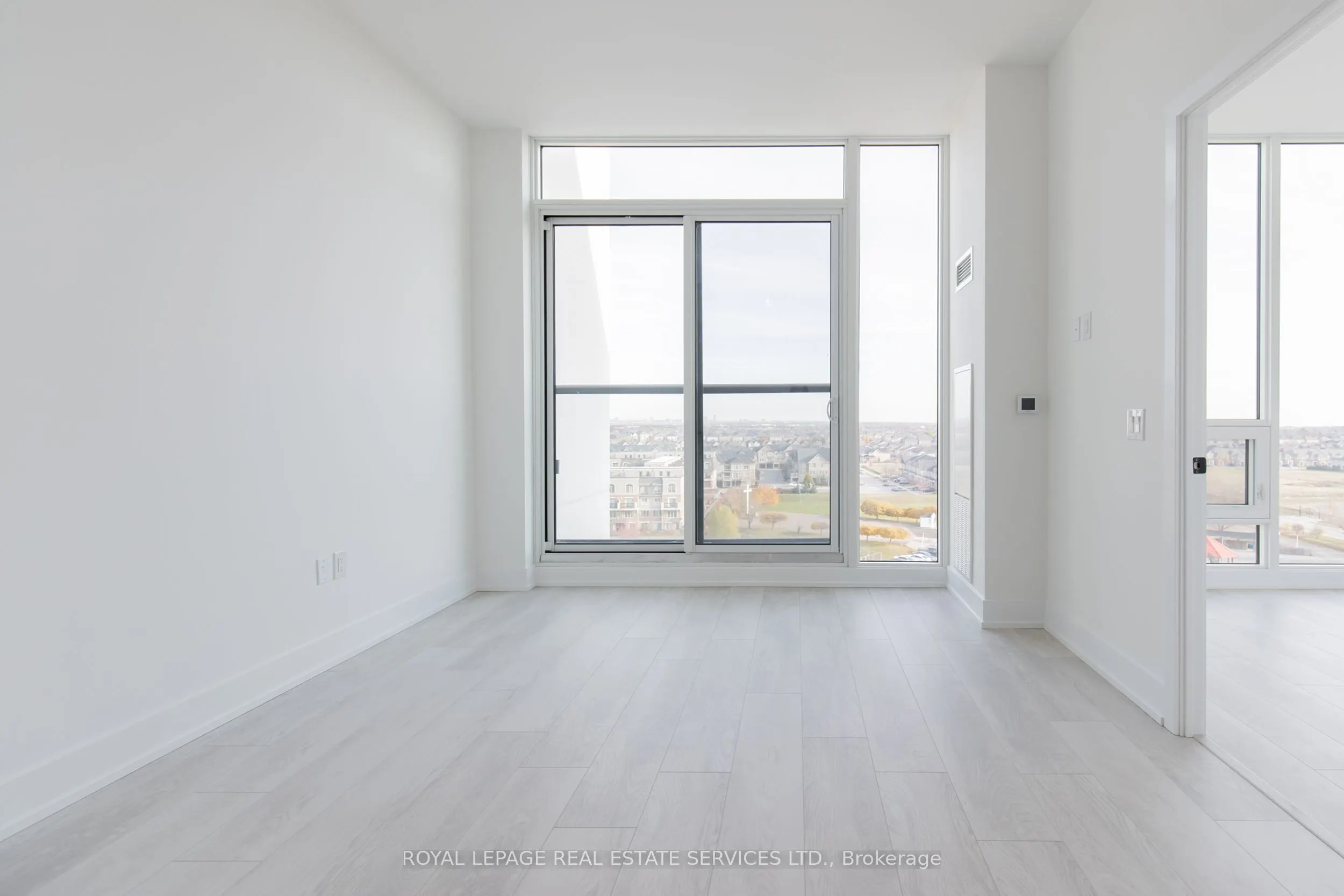 2450 Old Bronte Road, #807