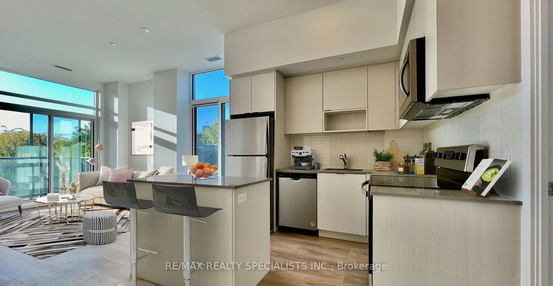 202 Burnhamthorpe Road E, #302