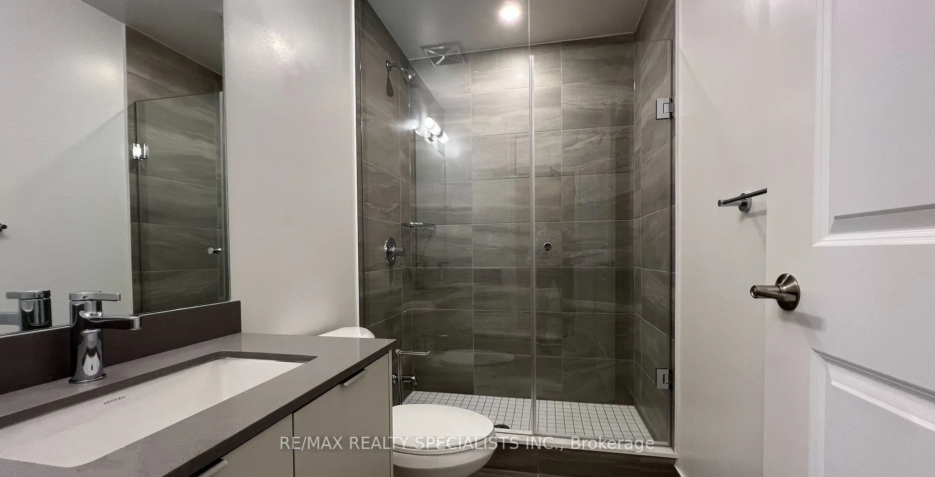 202 Burnhamthorpe Road E, #302