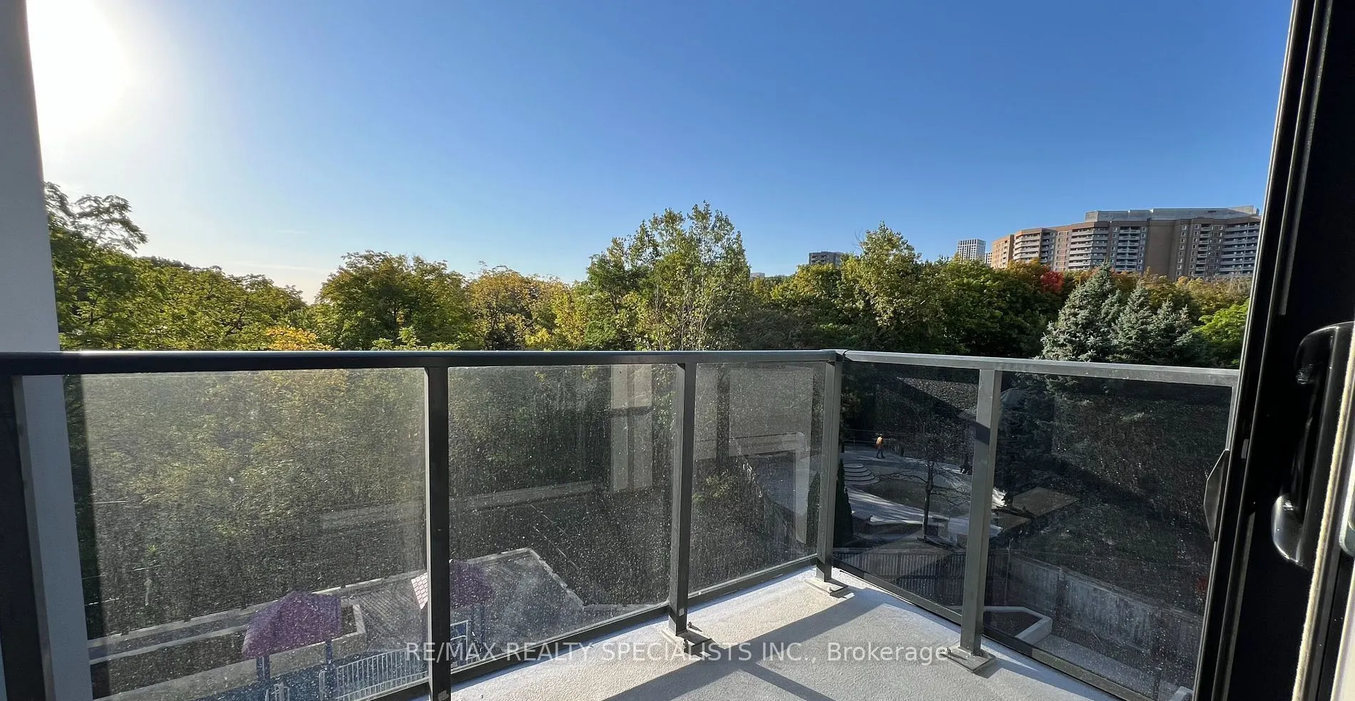 202 Burnhamthorpe Road E, #302