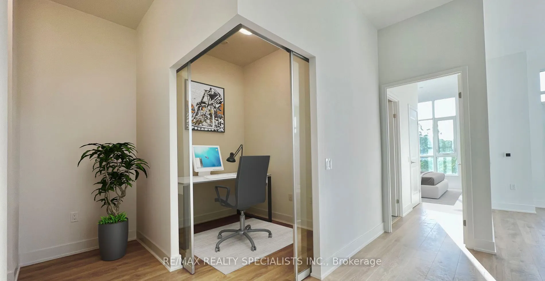 202 Burnhamthorpe Road E, #302