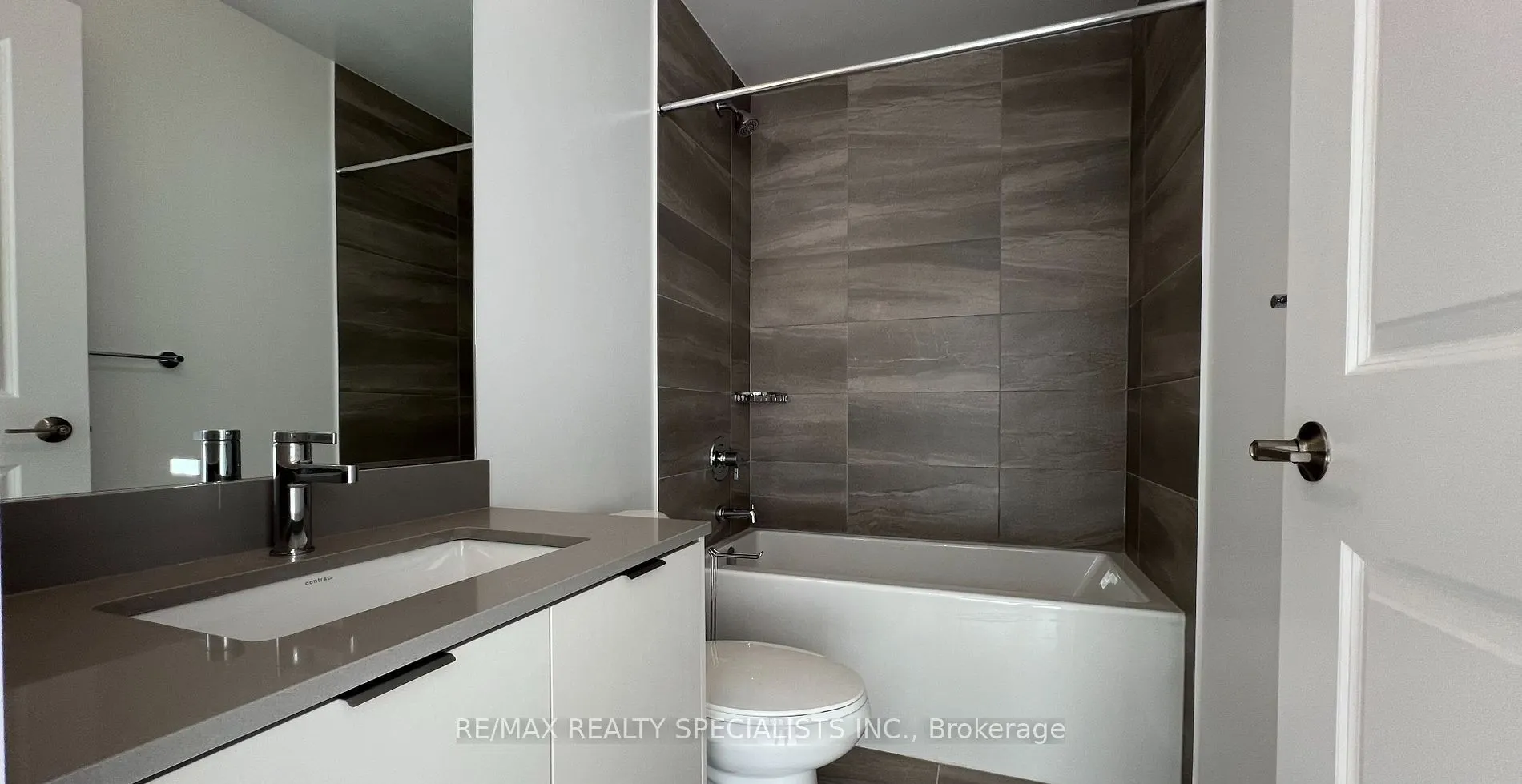 202 Burnhamthorpe Road E, #302