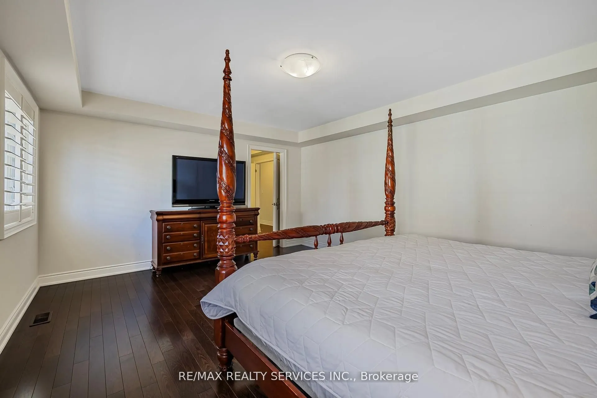 5 Perth Street