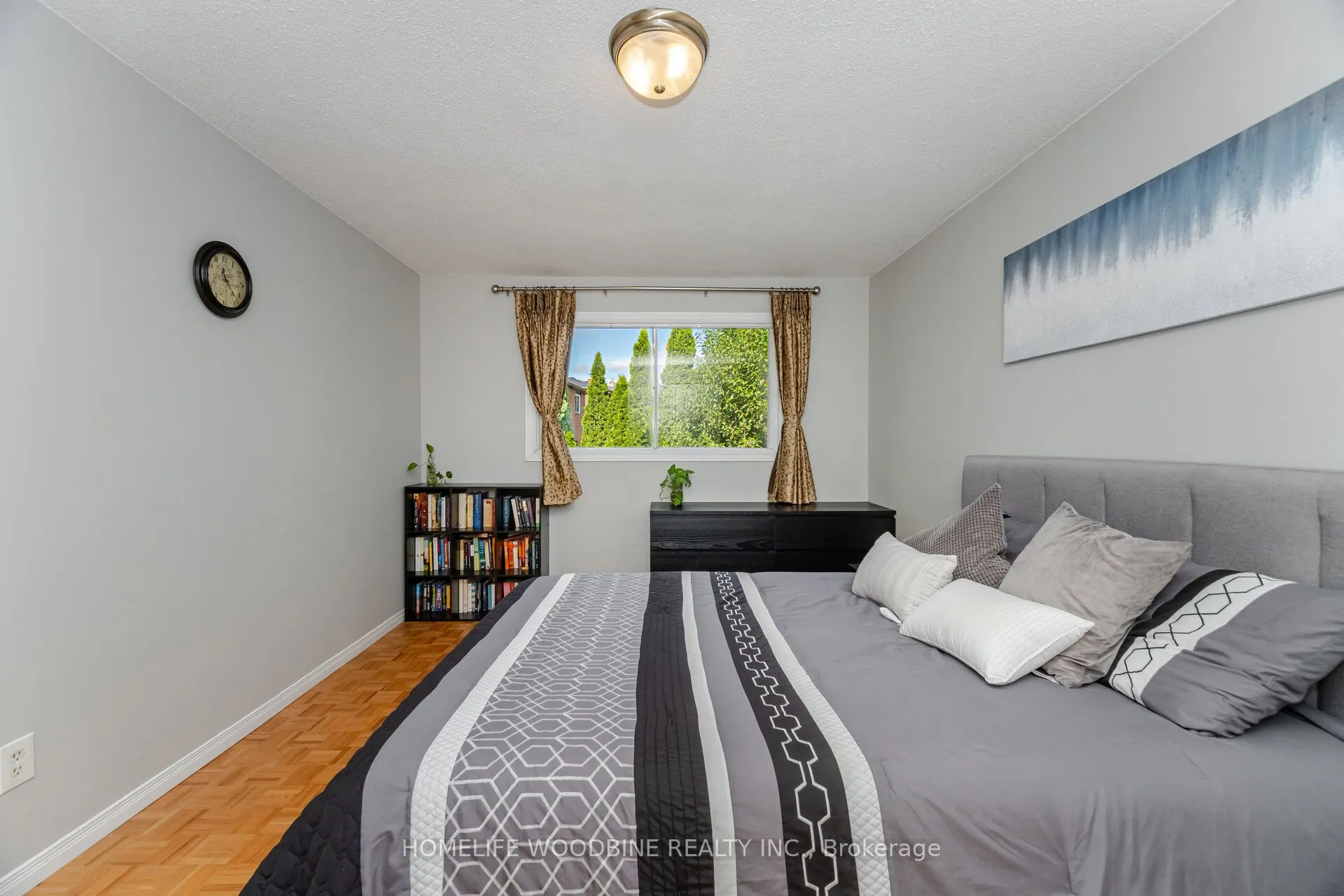 1431 Harmsworth Square