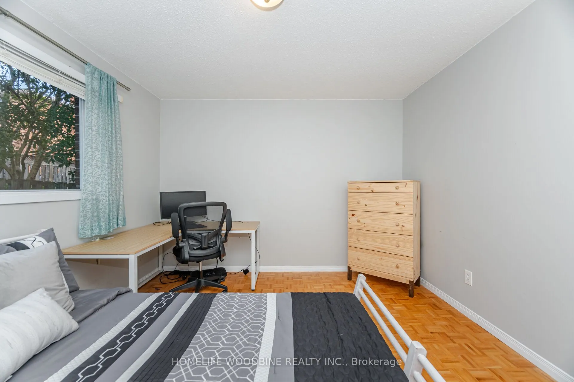 1431 Harmsworth Square