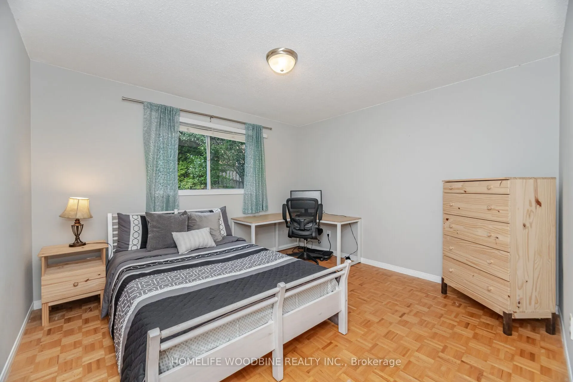 1431 Harmsworth Square