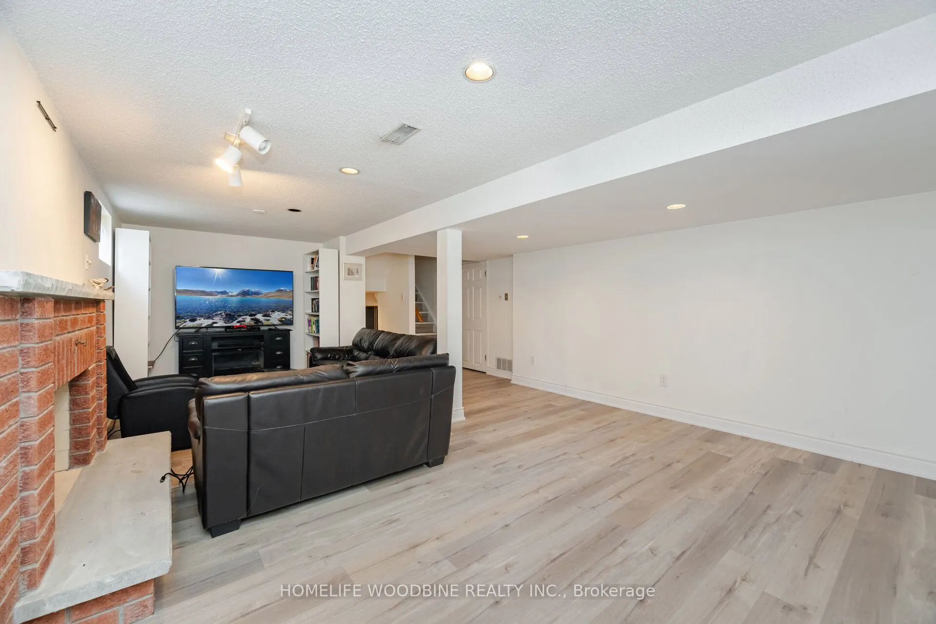 1431 Harmsworth Square
