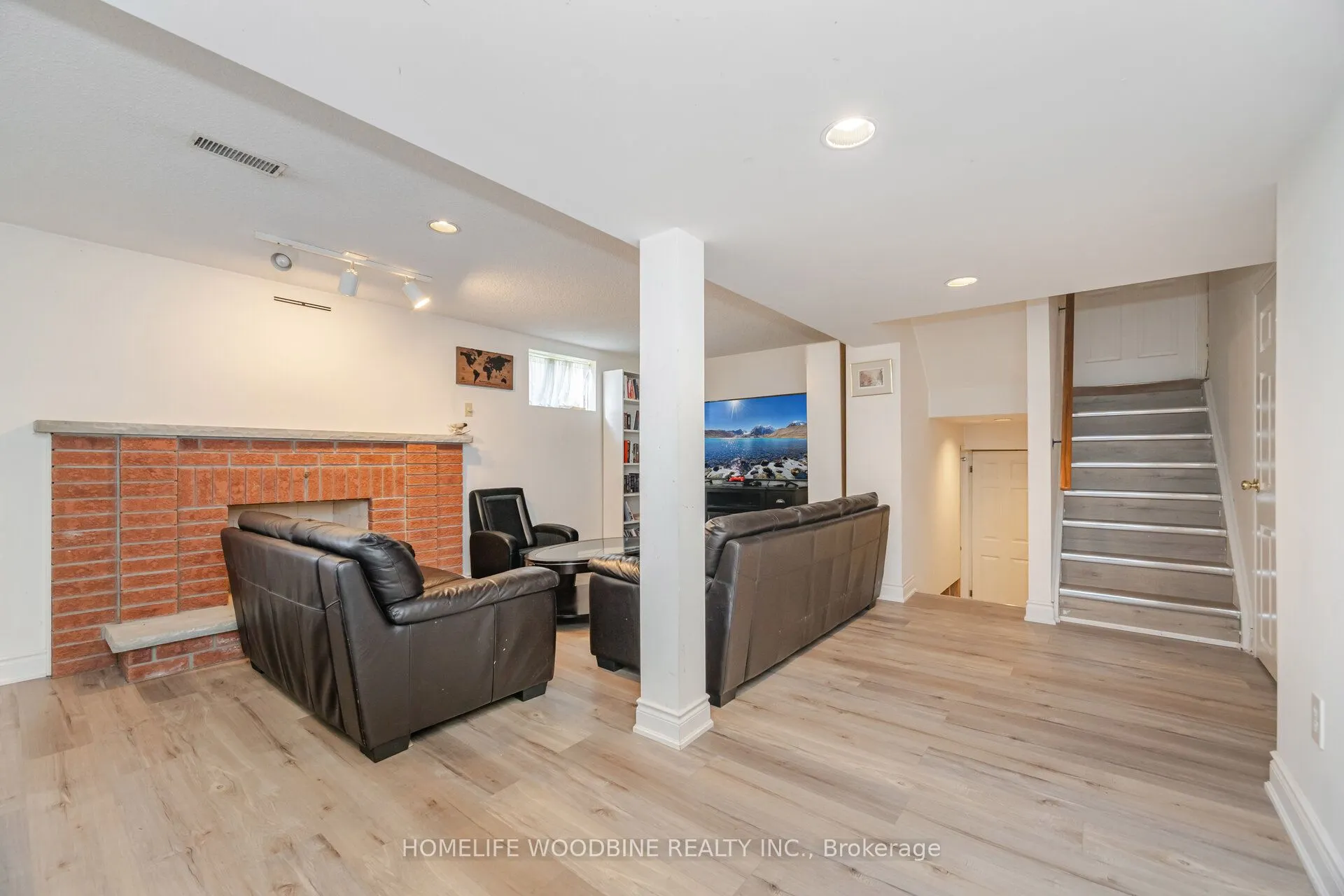 1431 Harmsworth Square