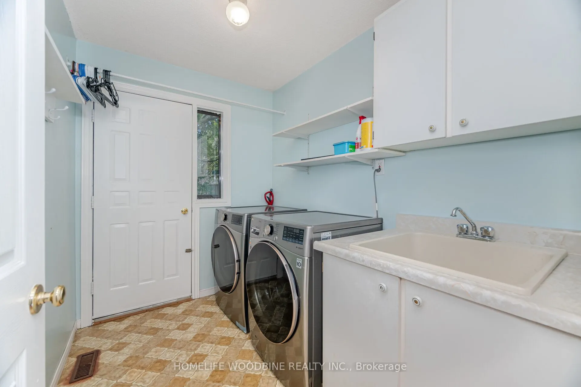 1431 Harmsworth Square