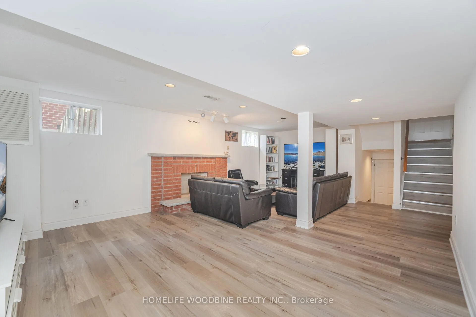 1431 Harmsworth Square