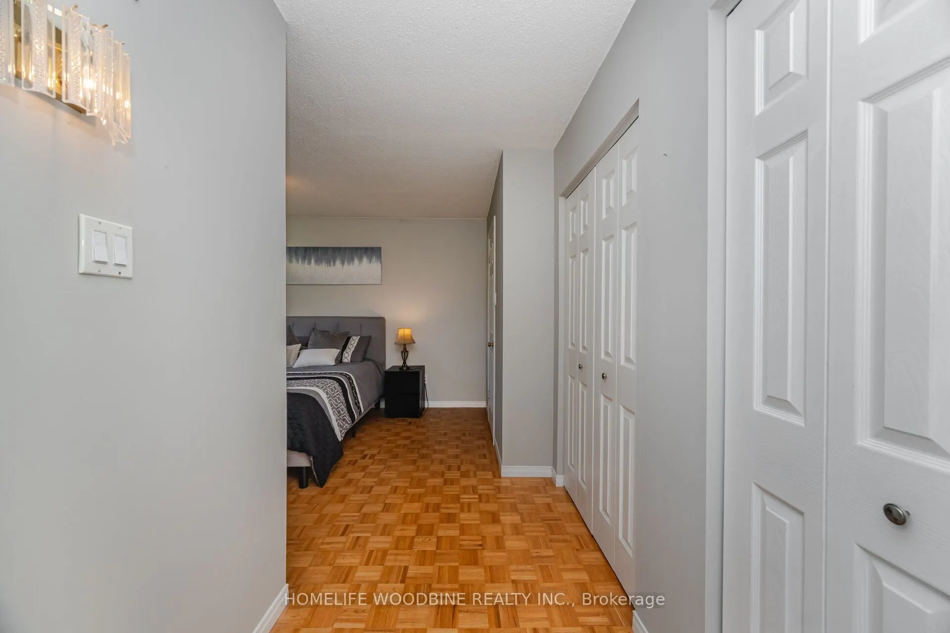 1431 Harmsworth Square