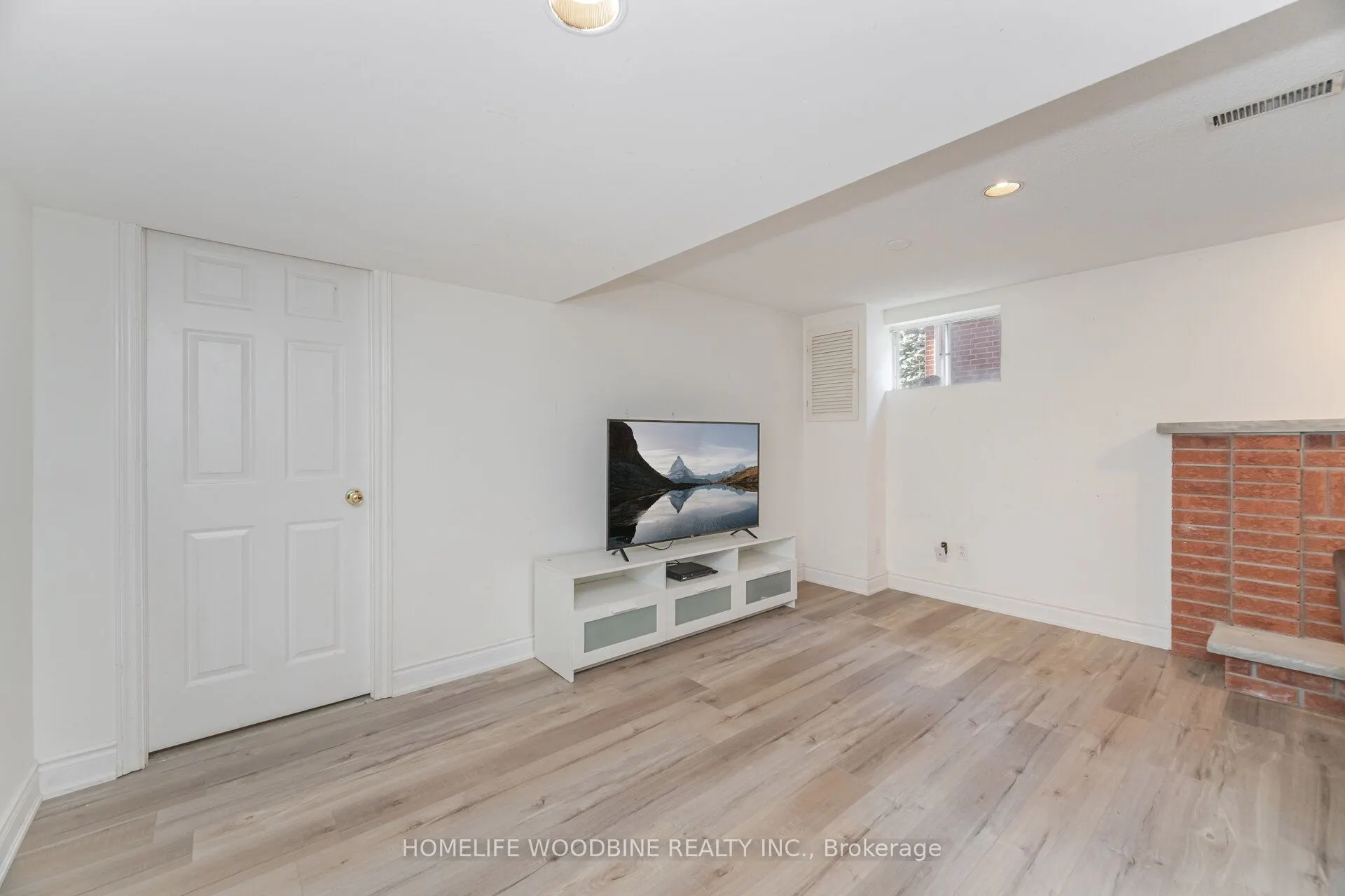 1431 Harmsworth Square