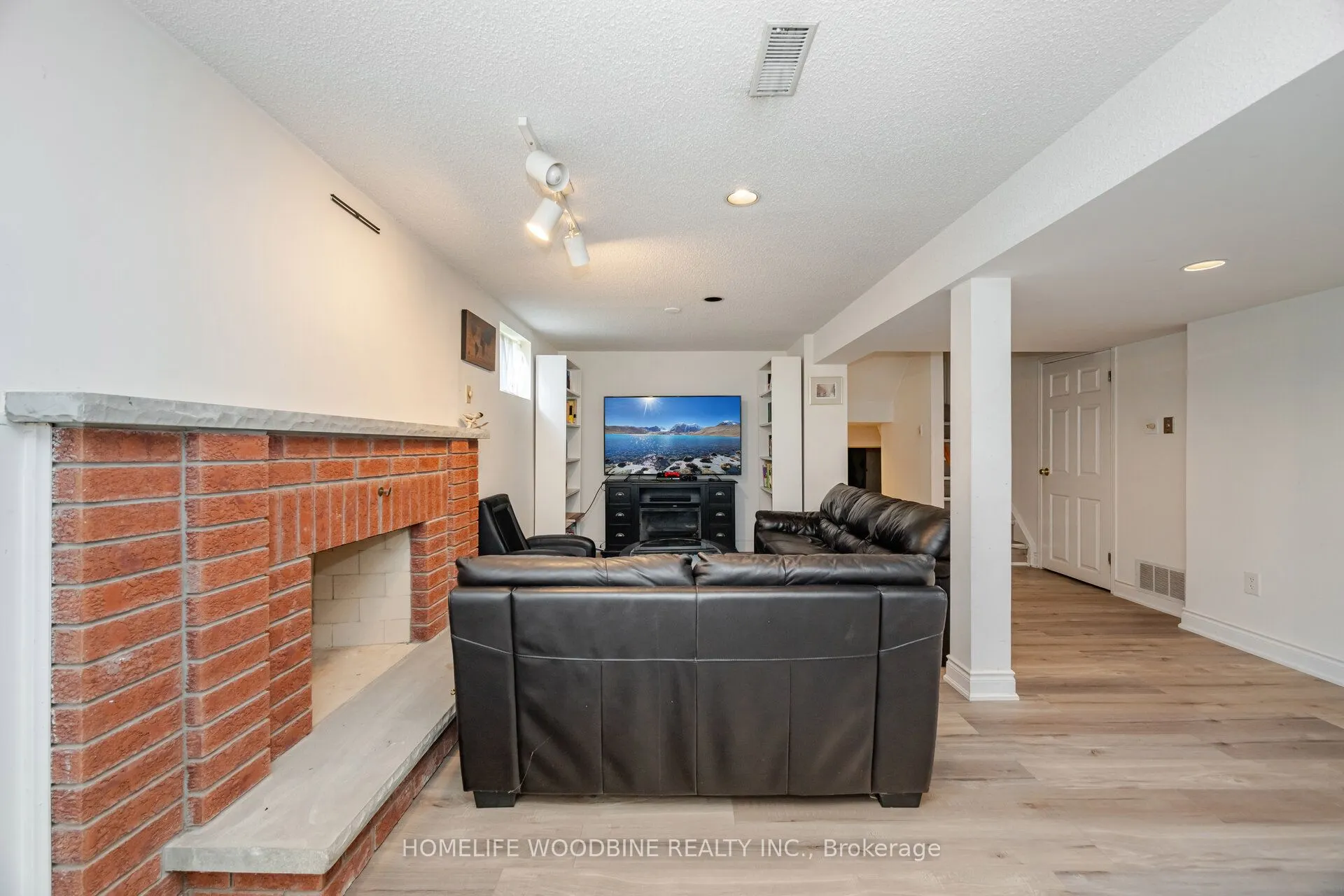 1431 Harmsworth Square