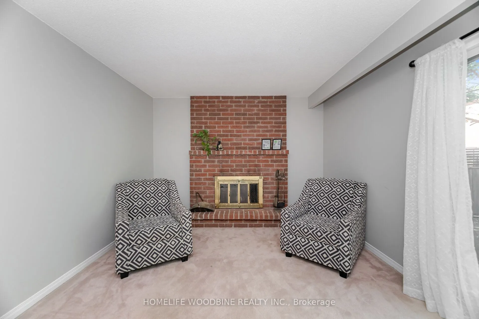 1431 Harmsworth Square