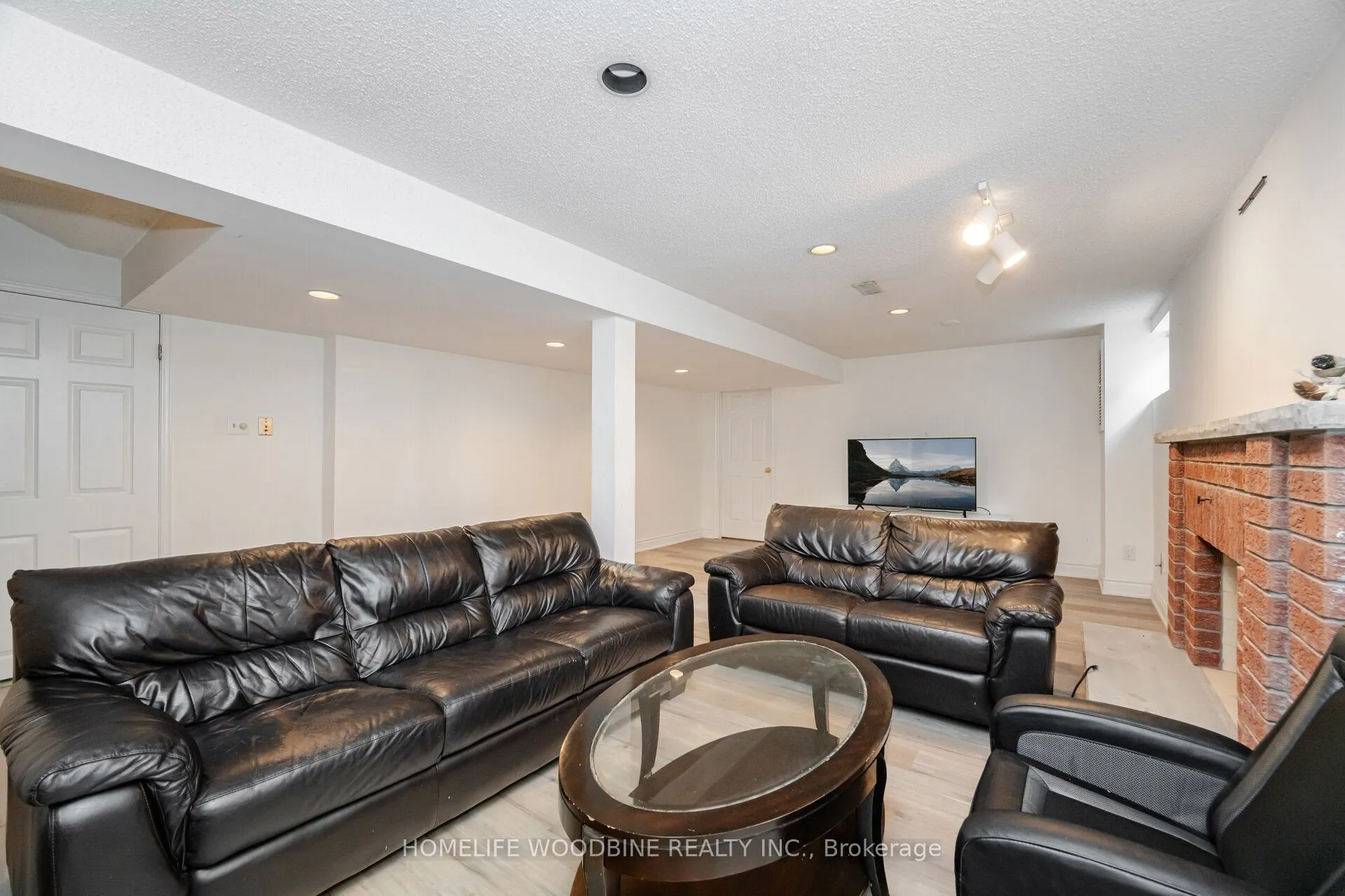 1431 Harmsworth Square
