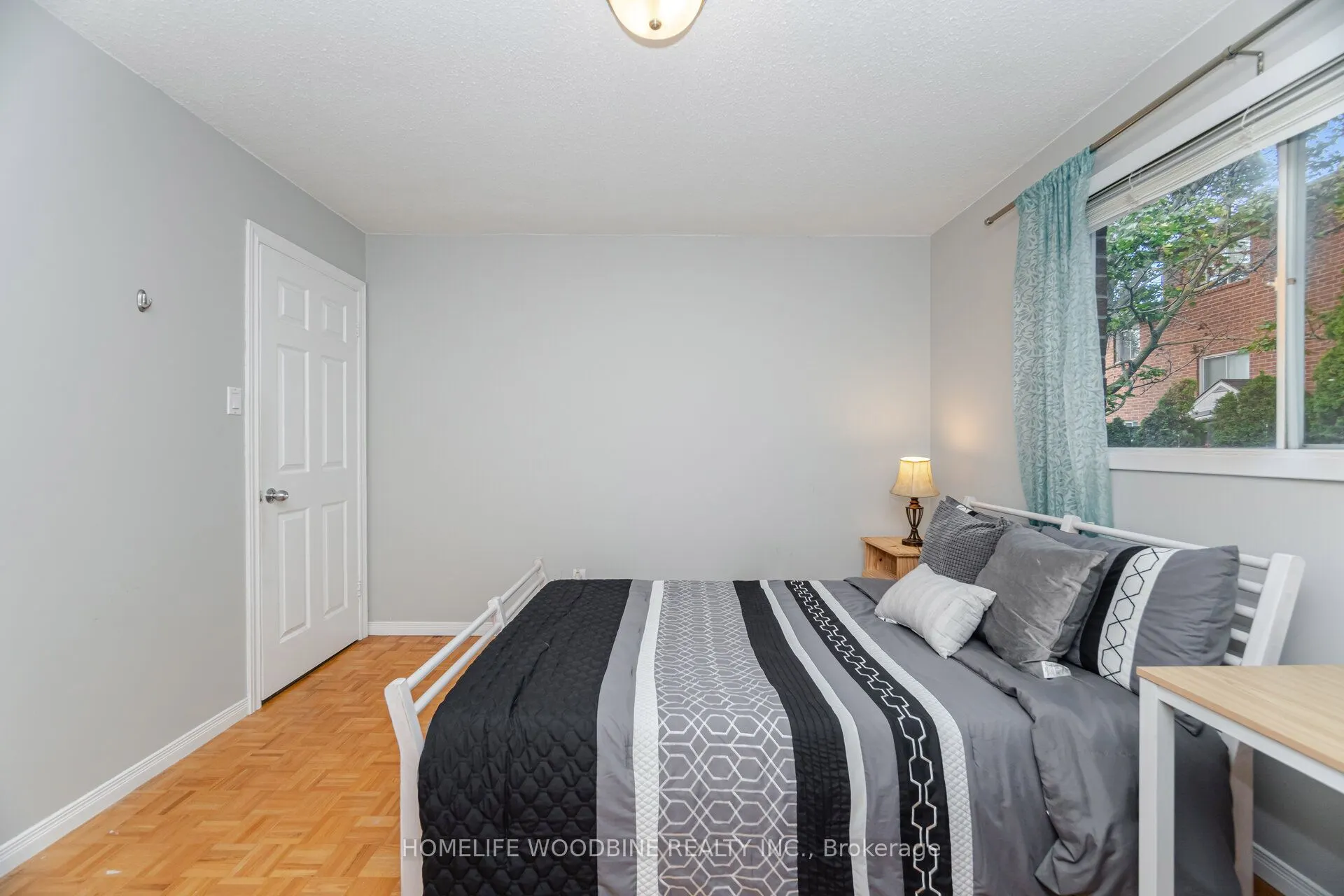 1431 Harmsworth Square
