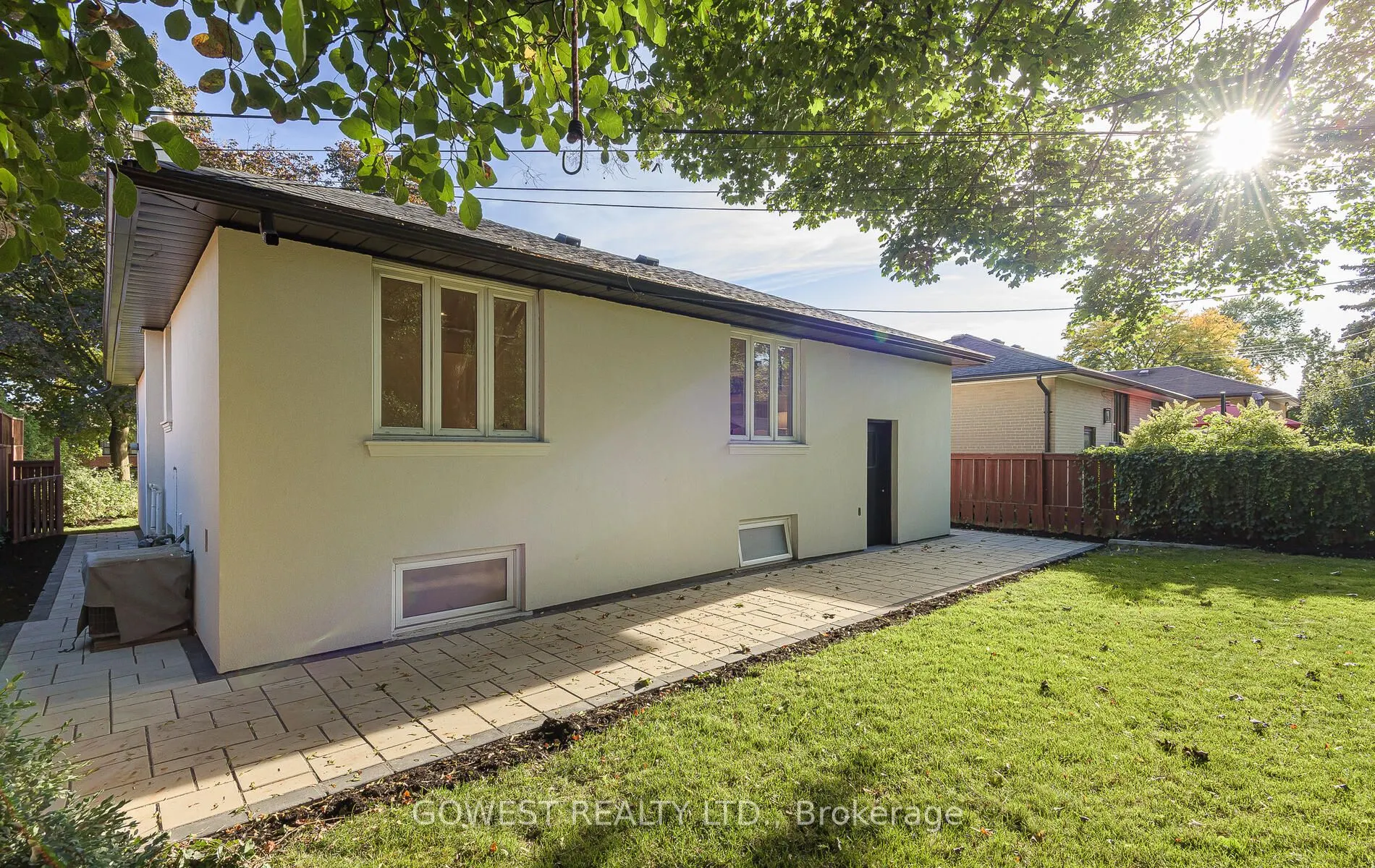 27 Hollister Road