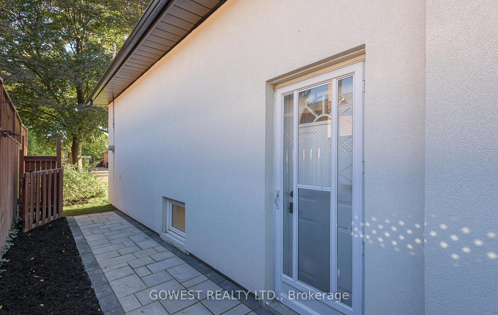 27 Hollister Road