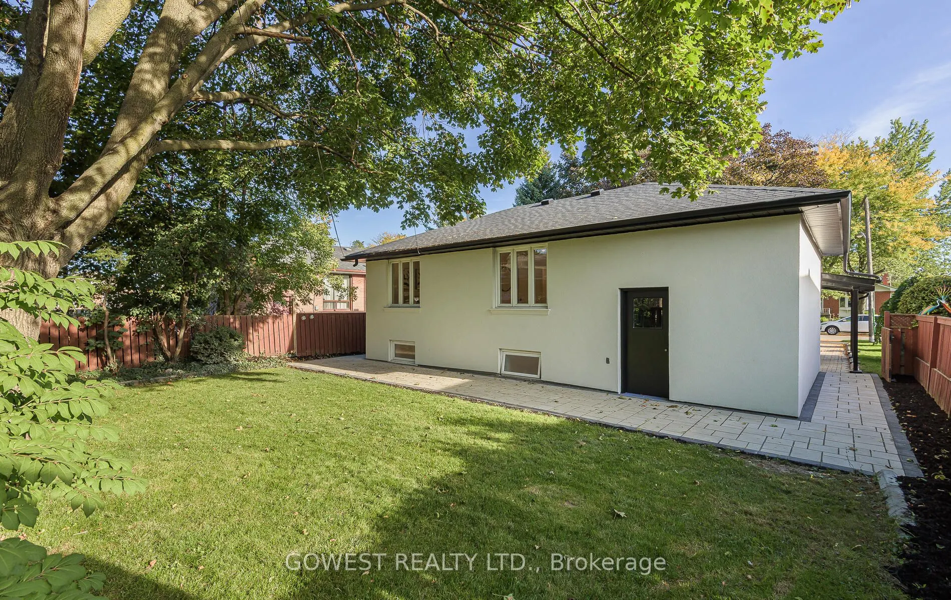 27 Hollister Road