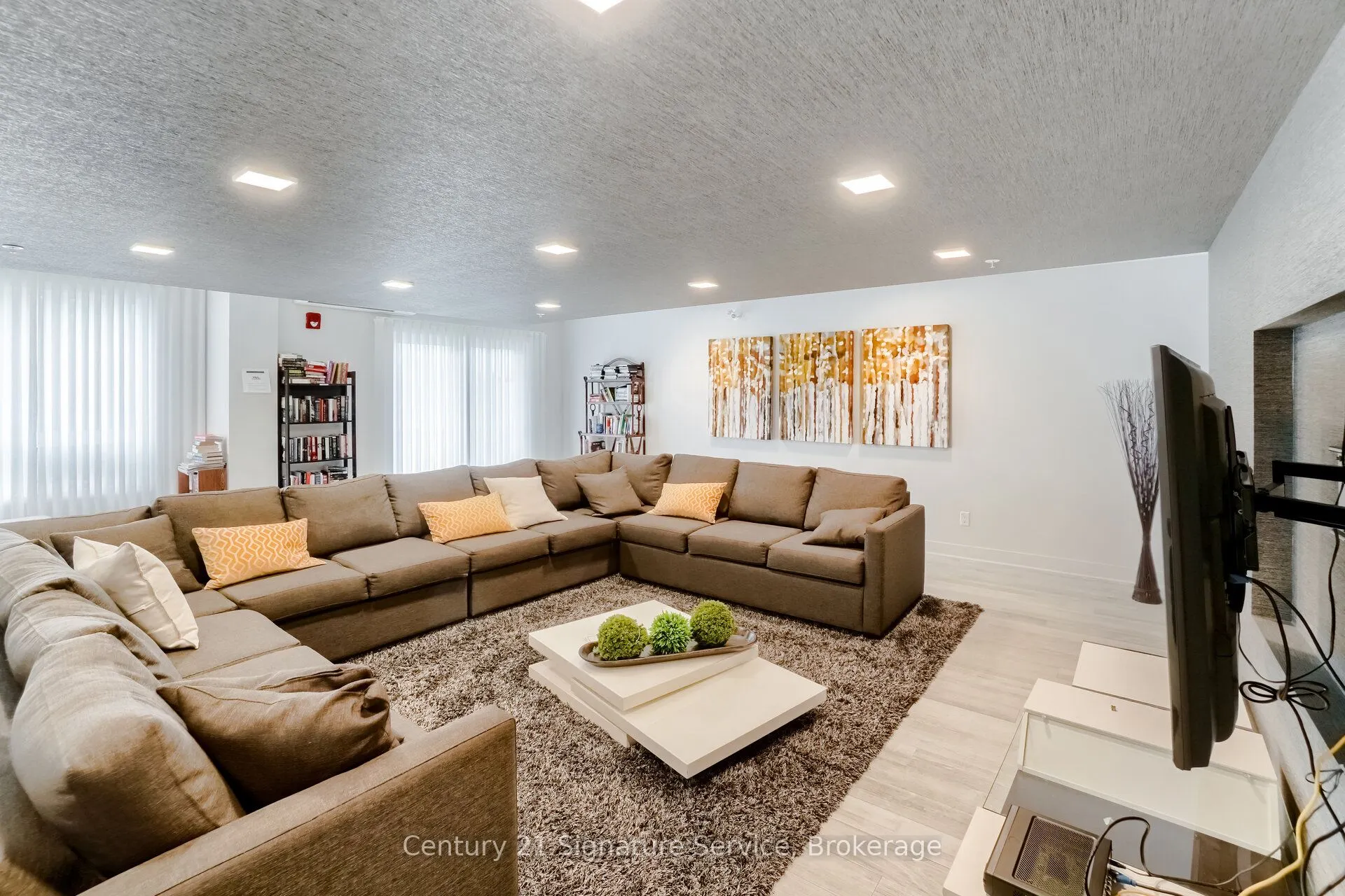 3170 Erin Mills Parkway, #401