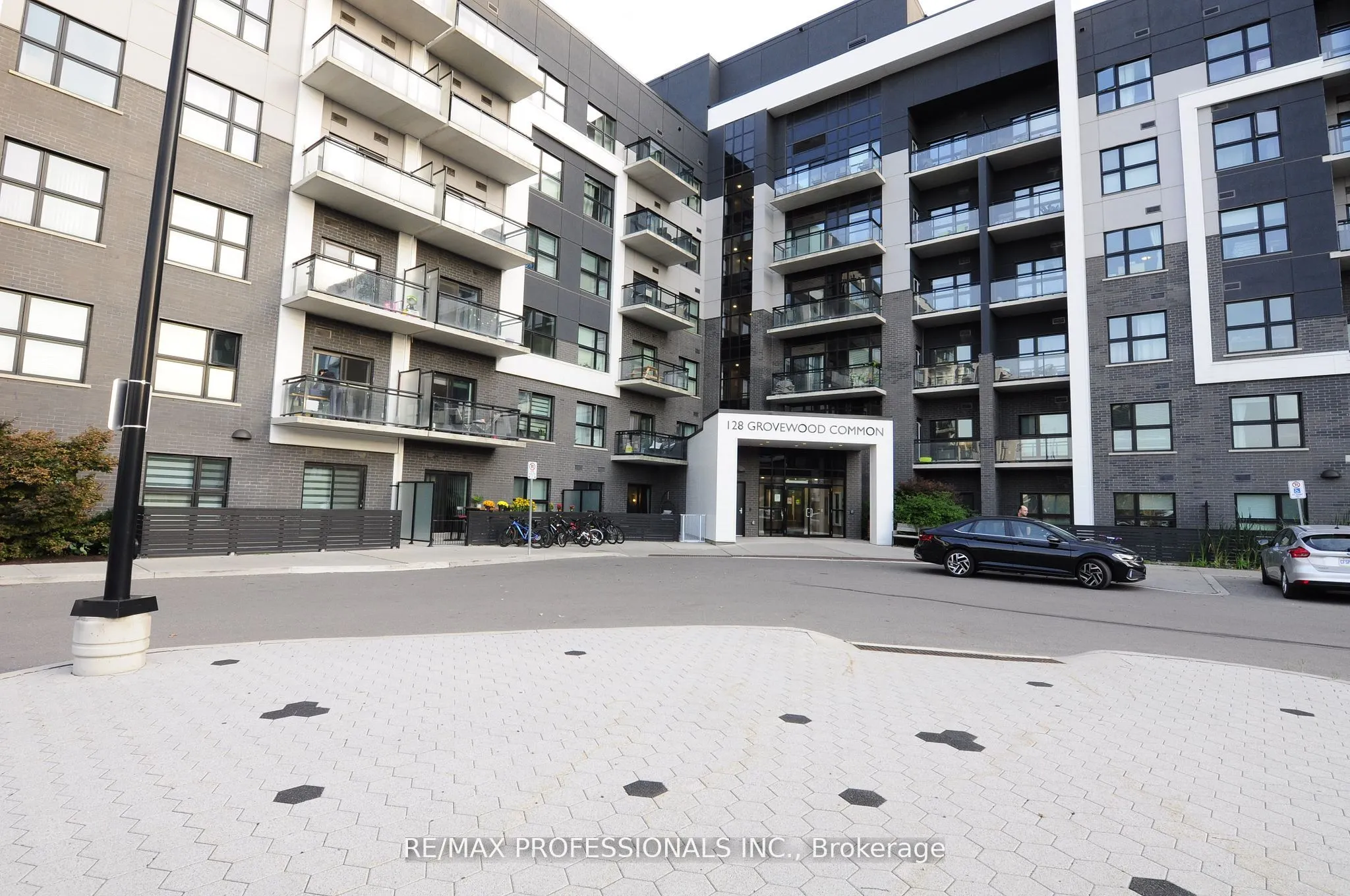 128 Grovewood Common, #210