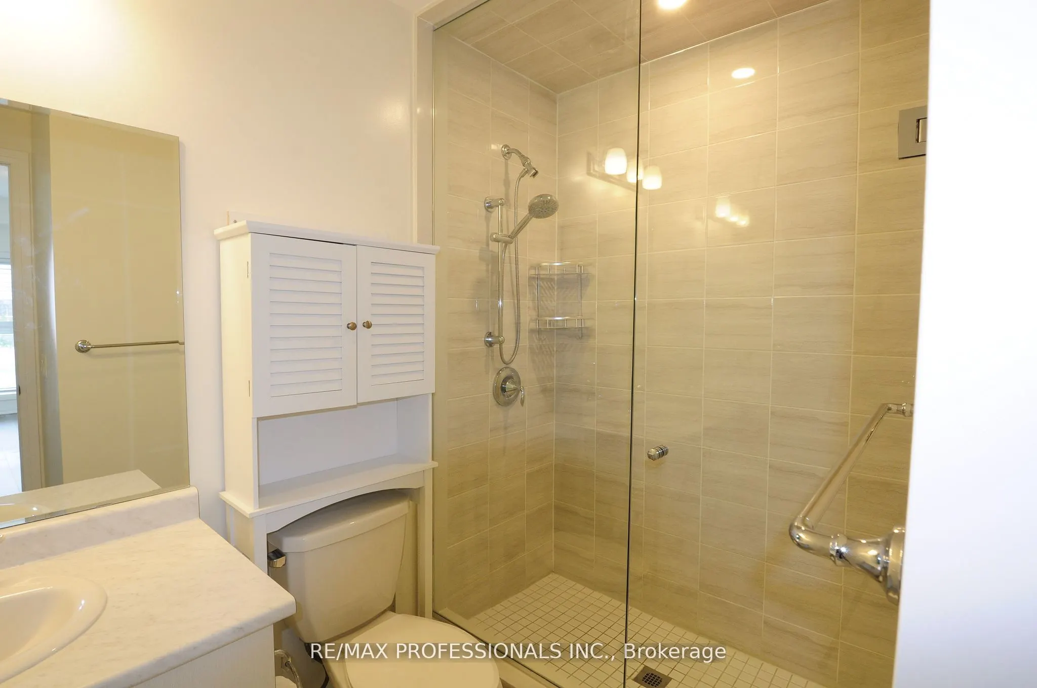 128 Grovewood Common, #210
