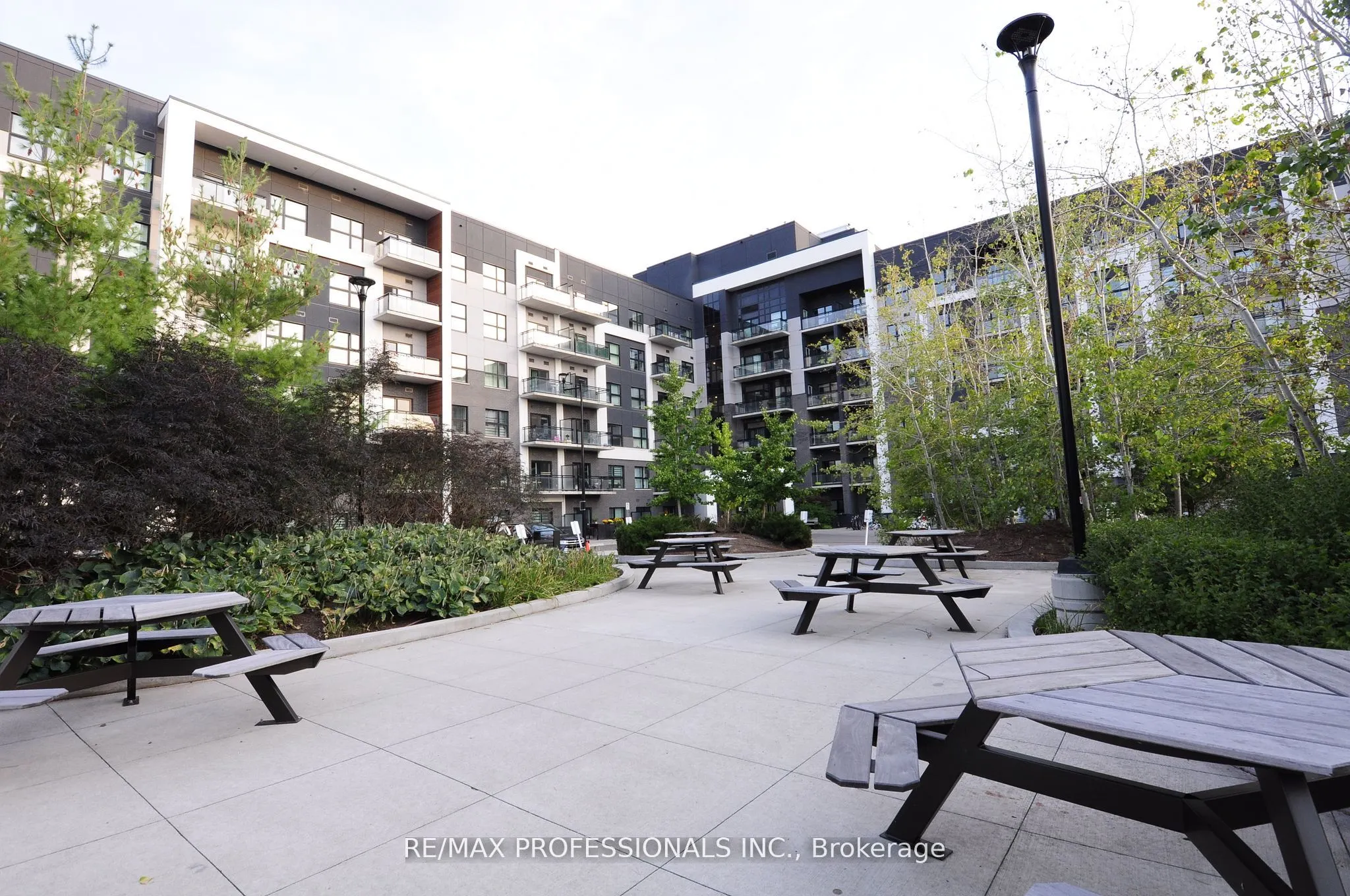 128 Grovewood Common, #210