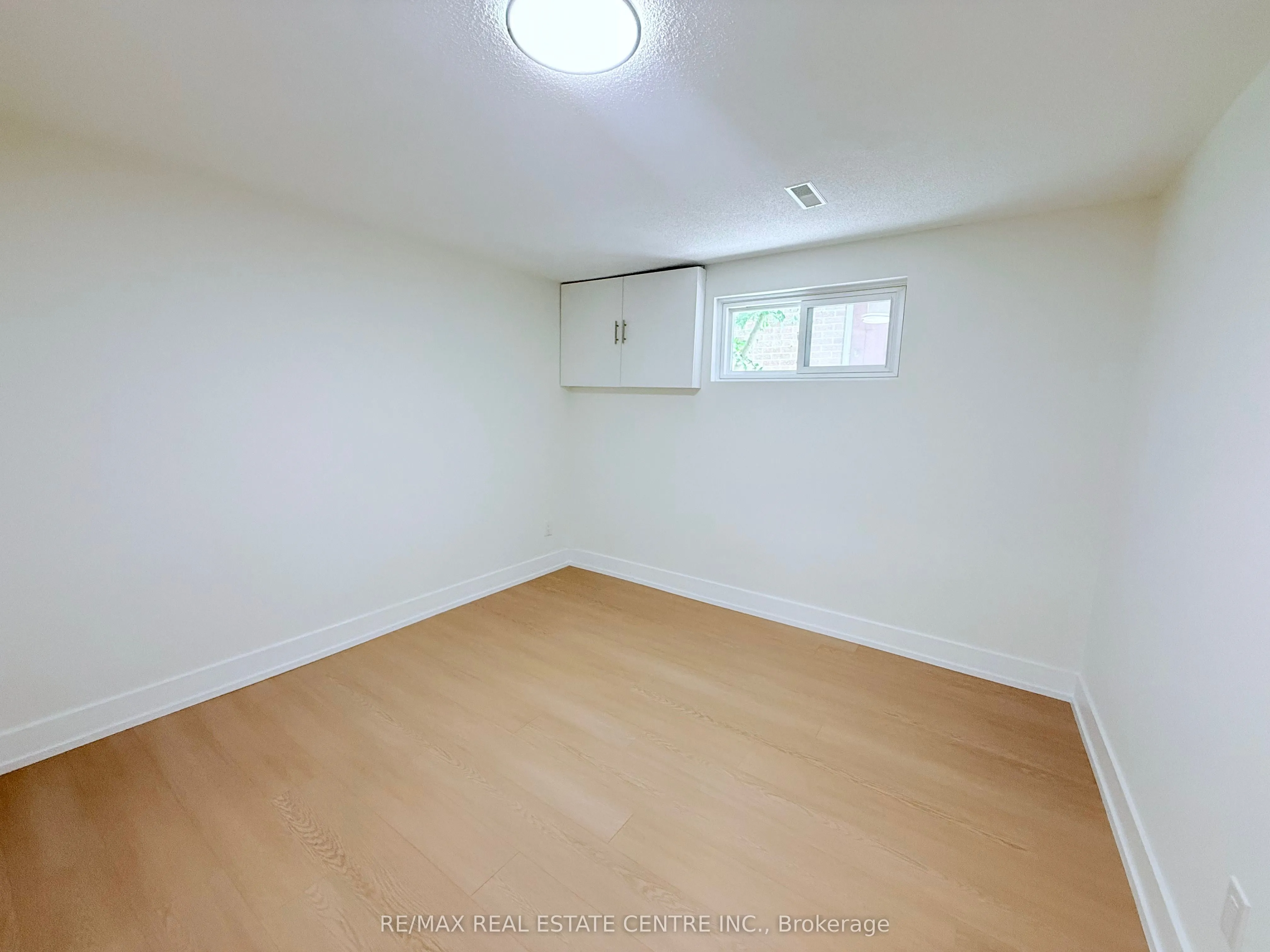 1215 Larny Court