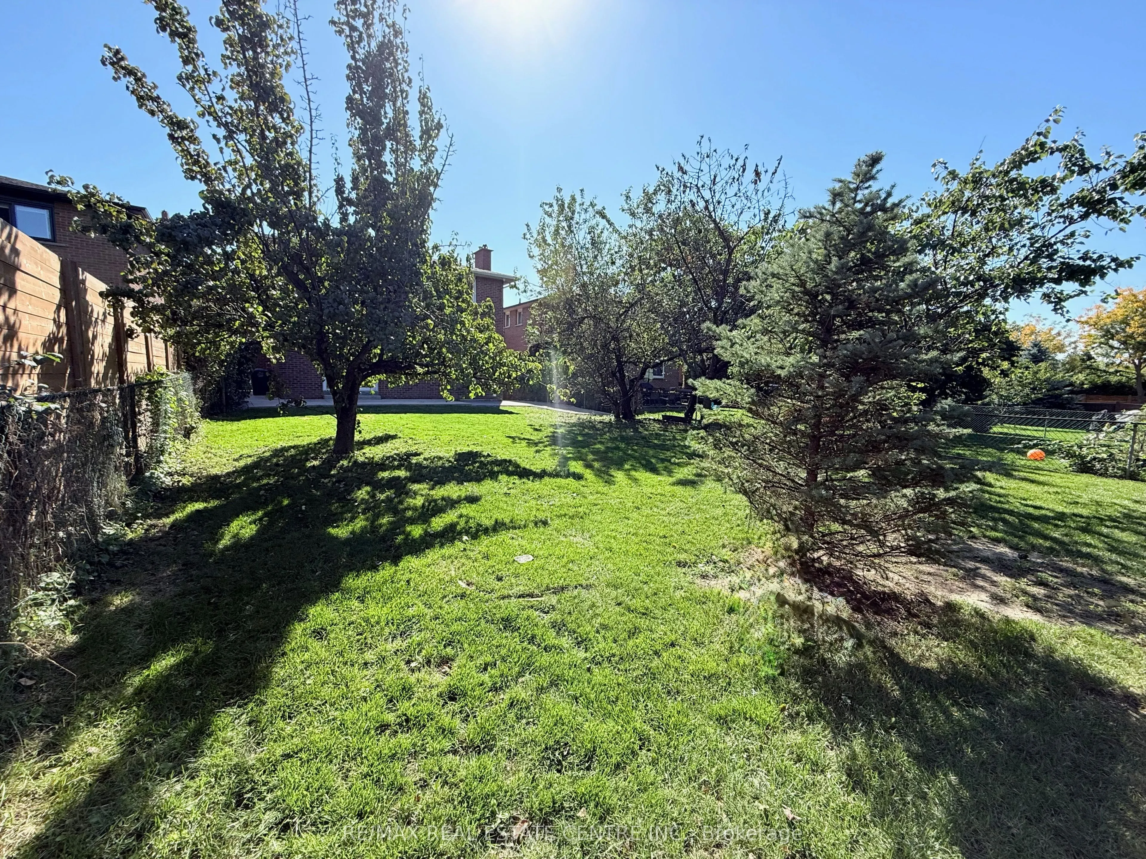 1215 Larny Court