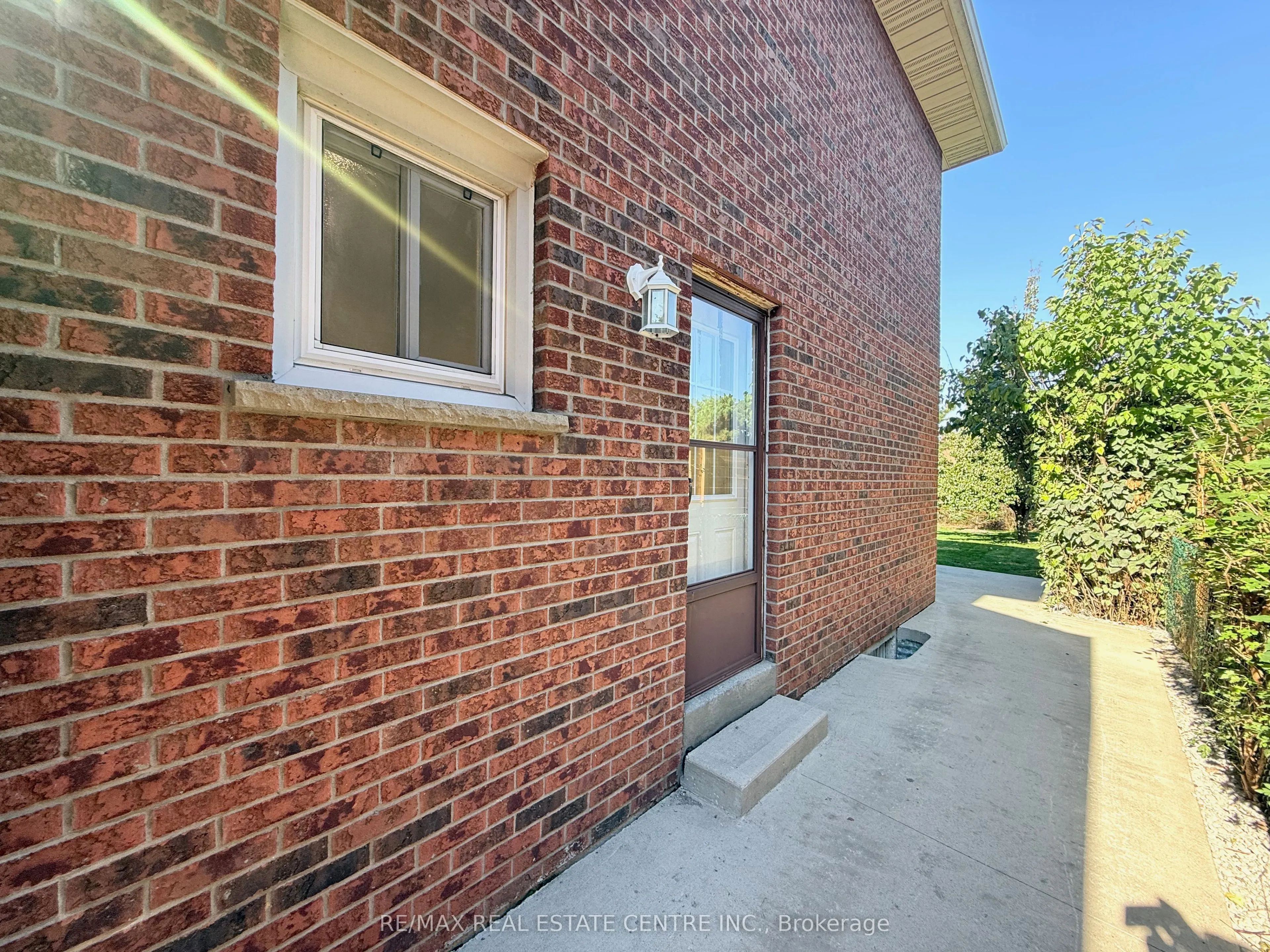 1215 Larny Court