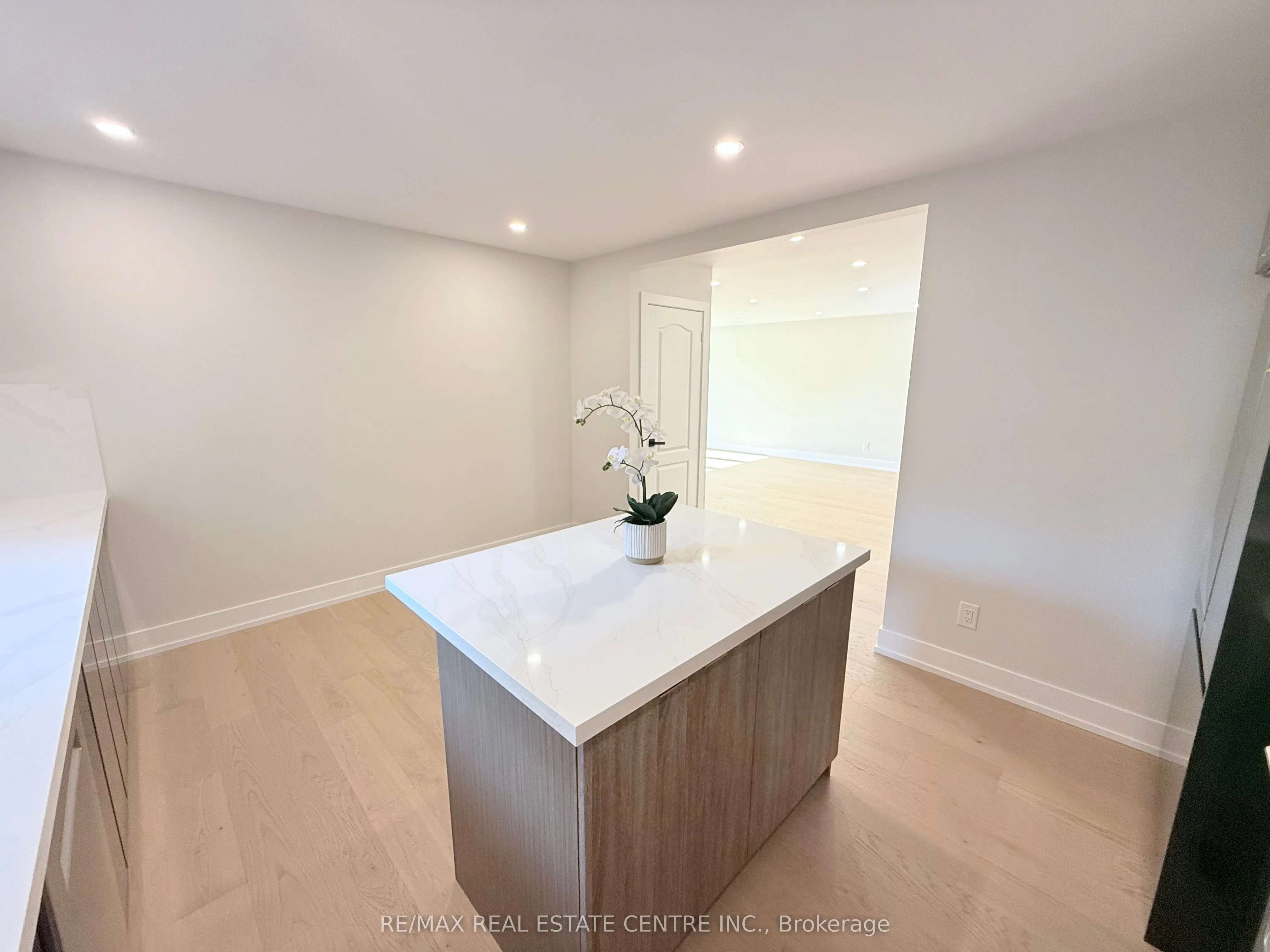 1215 Larny Court
