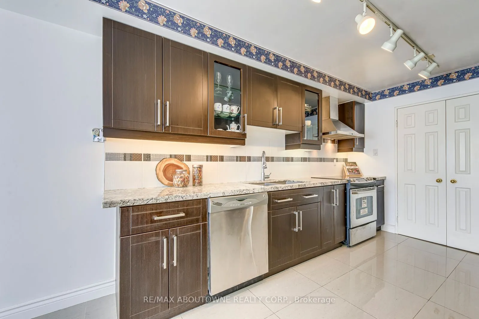 1700 The Collegeway Road, #613