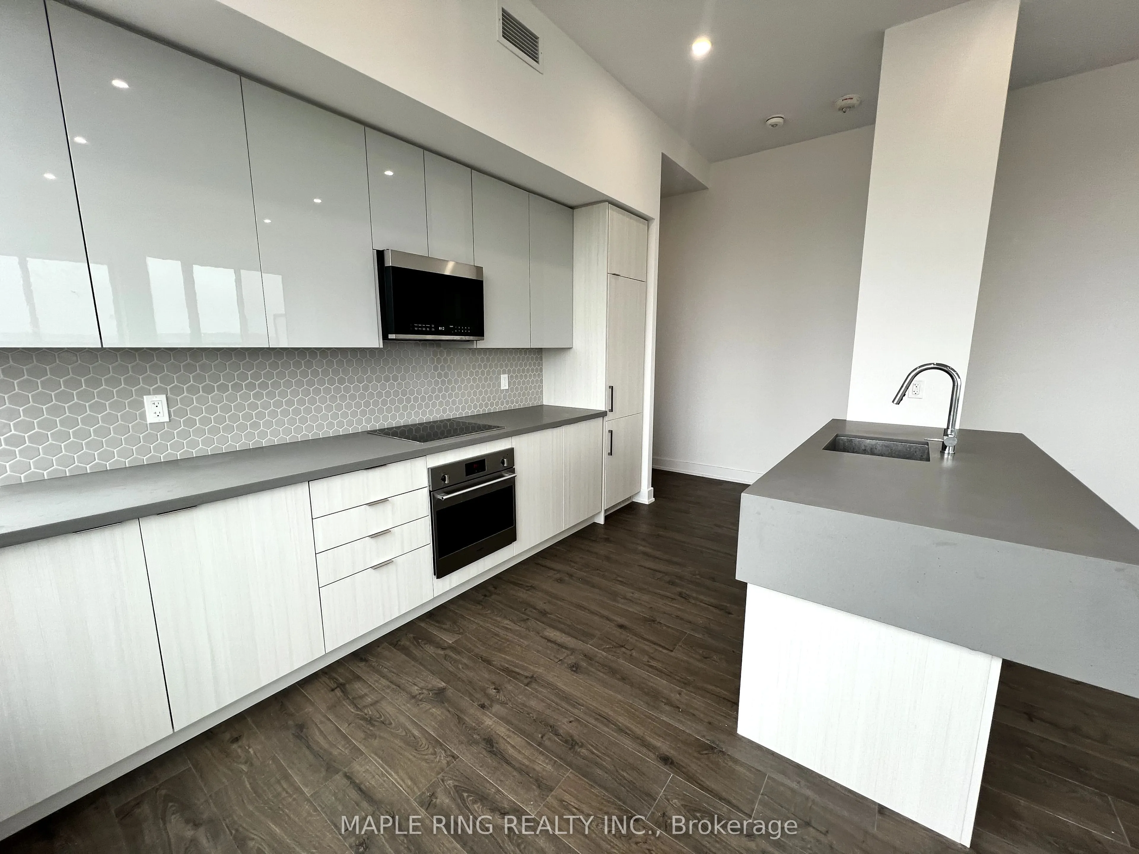 297 Oak Walk Drive, #319
