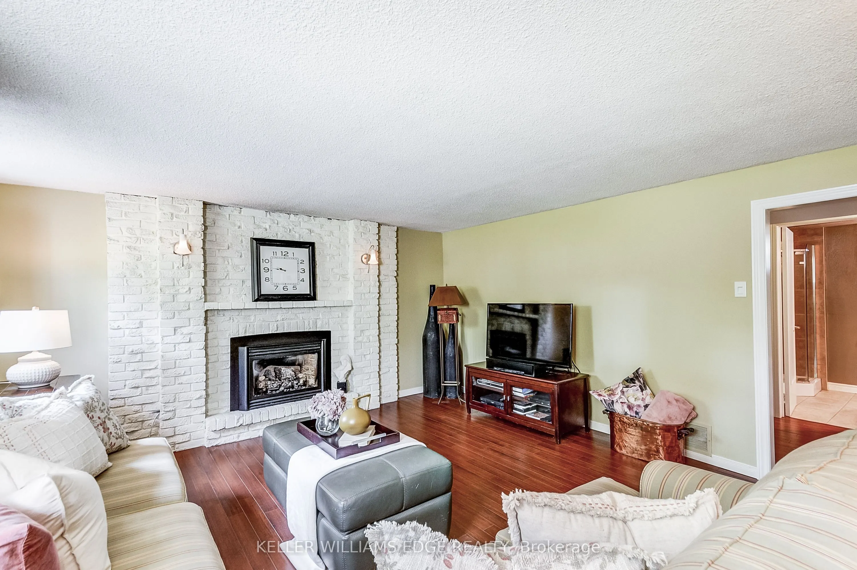 5203 Broughton Crescent
