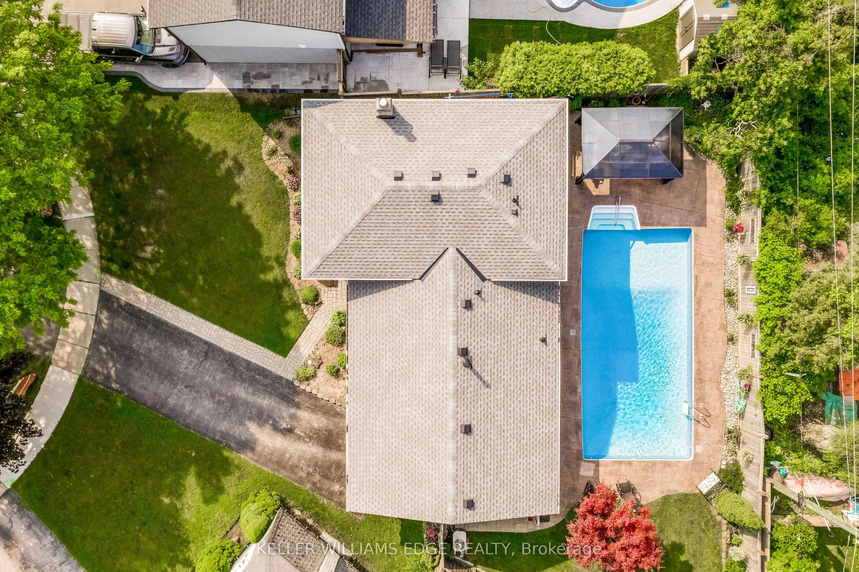 5203 Broughton Crescent