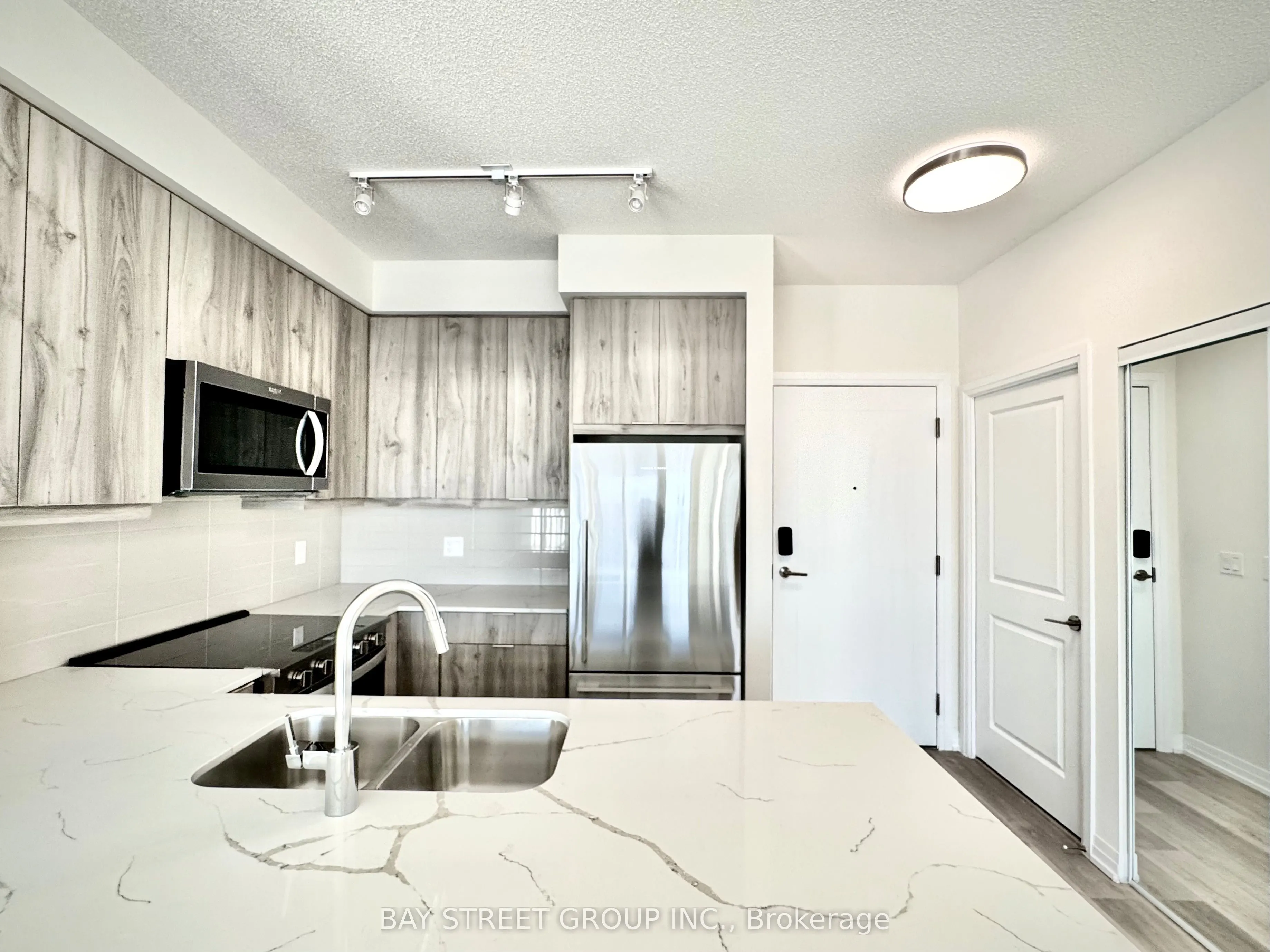 15 Watergarden Drive, #907