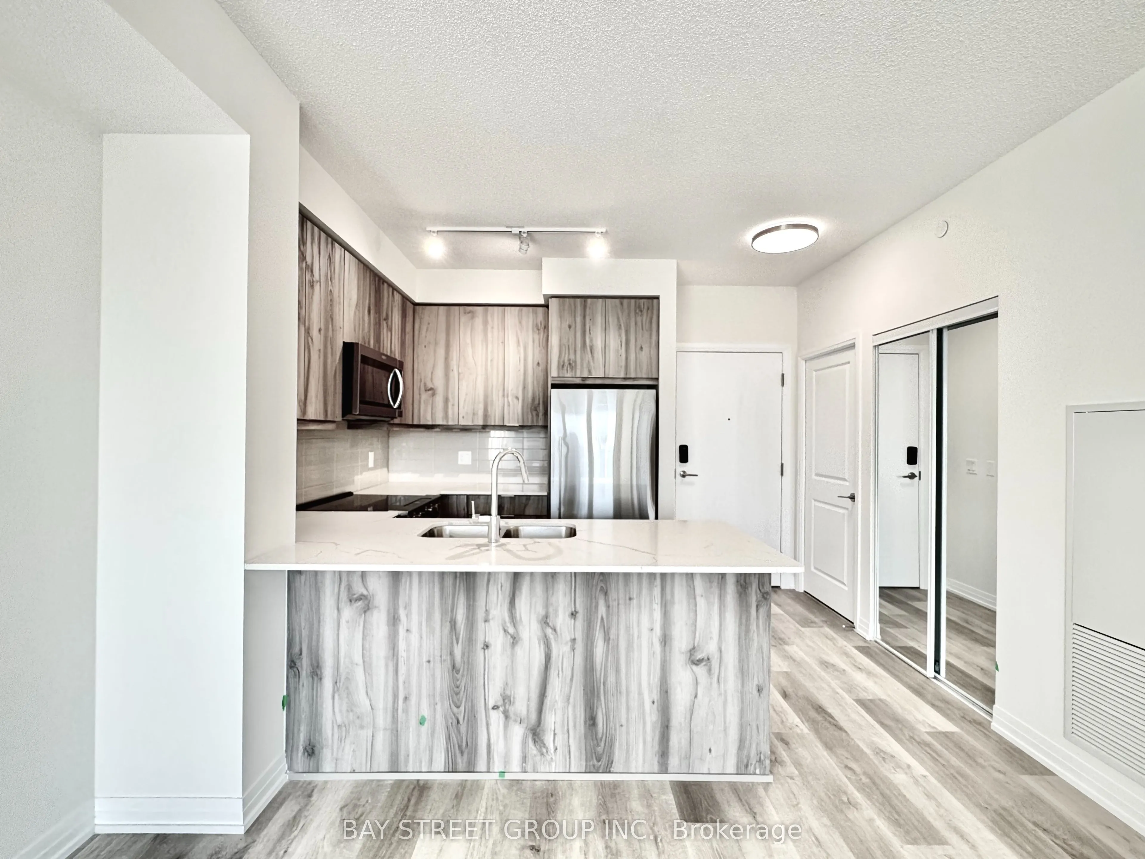 15 Watergarden Drive, #907