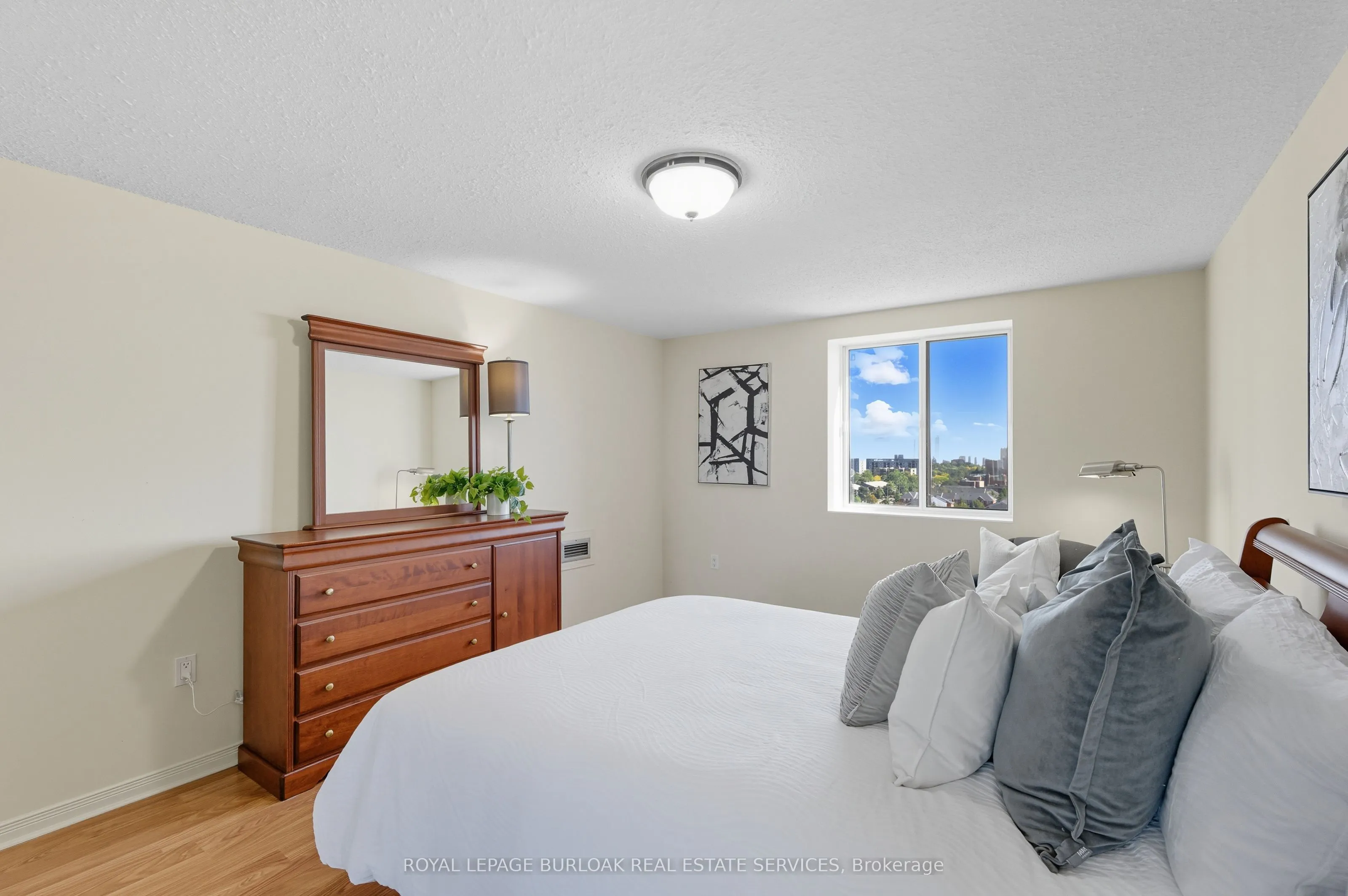 6720 Glen Erin Drive, #902