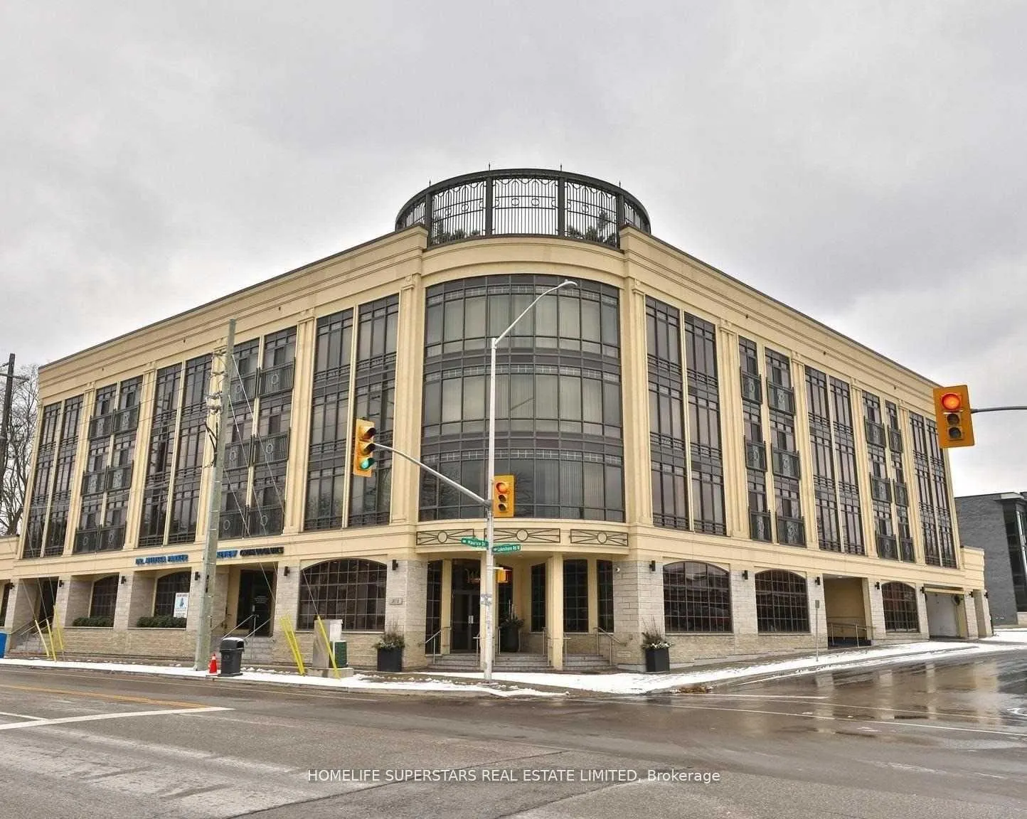 205 Lakeshore Road W, #302