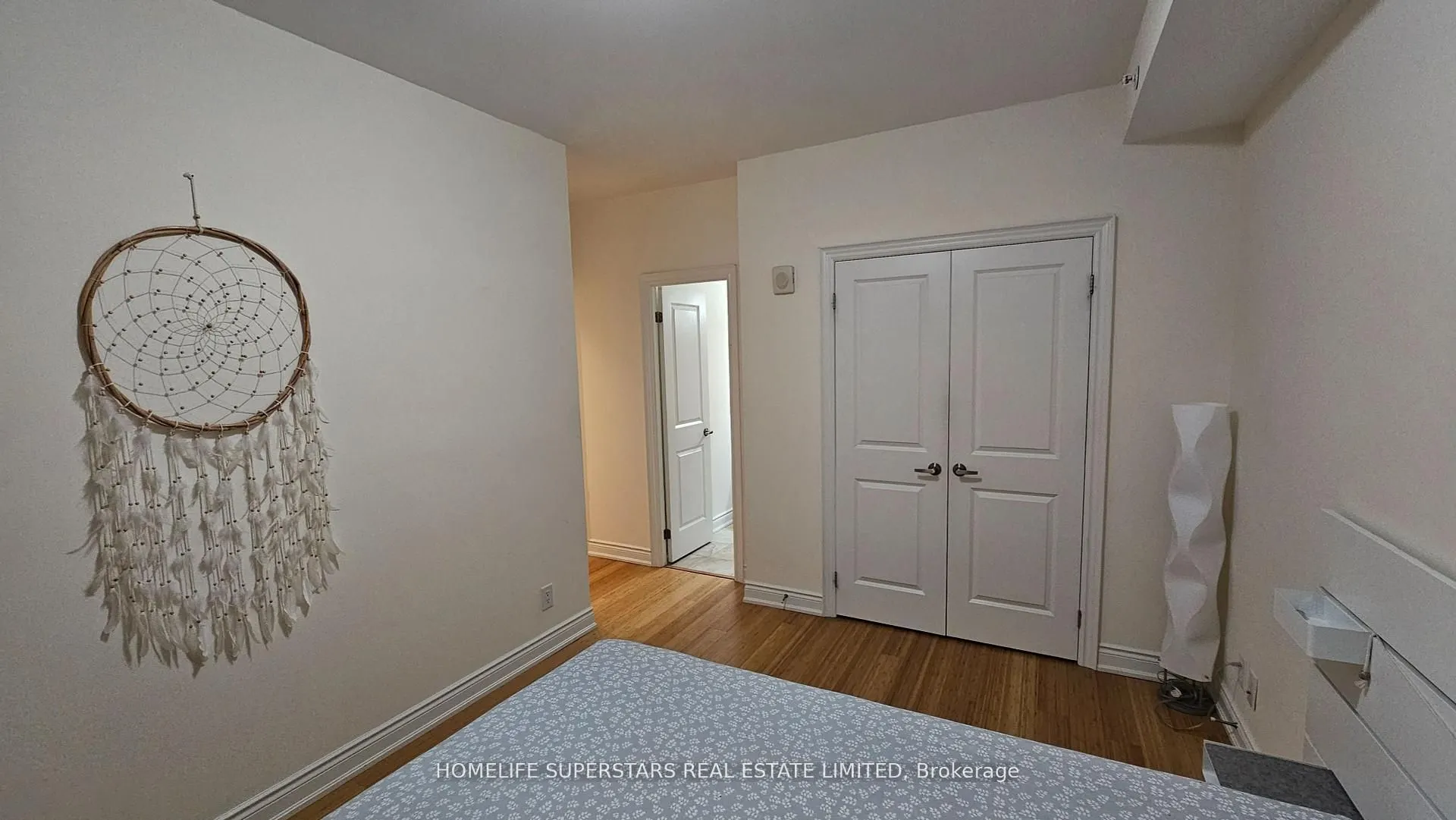 205 Lakeshore Road W, #302