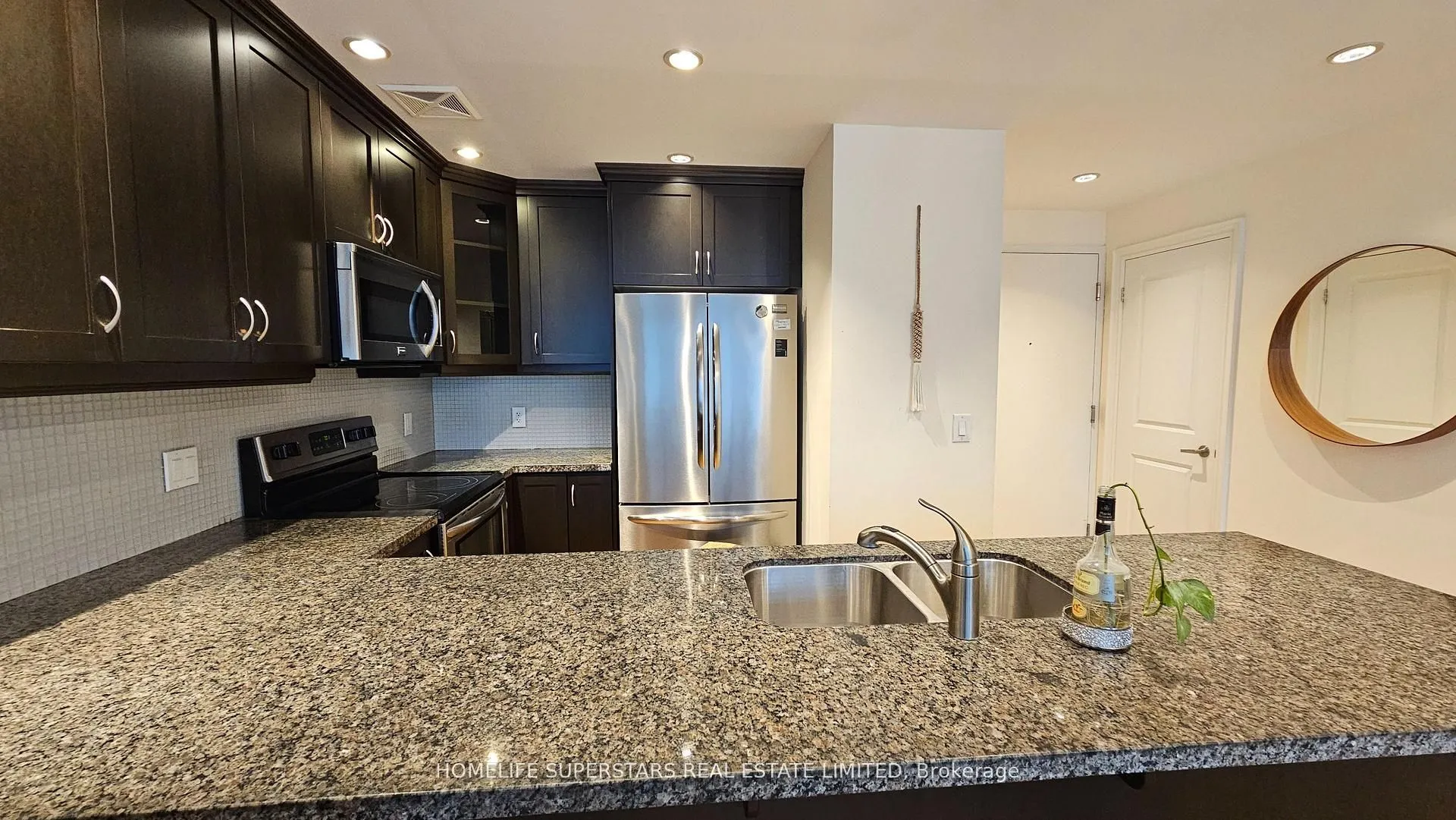 205 Lakeshore Road W, #302