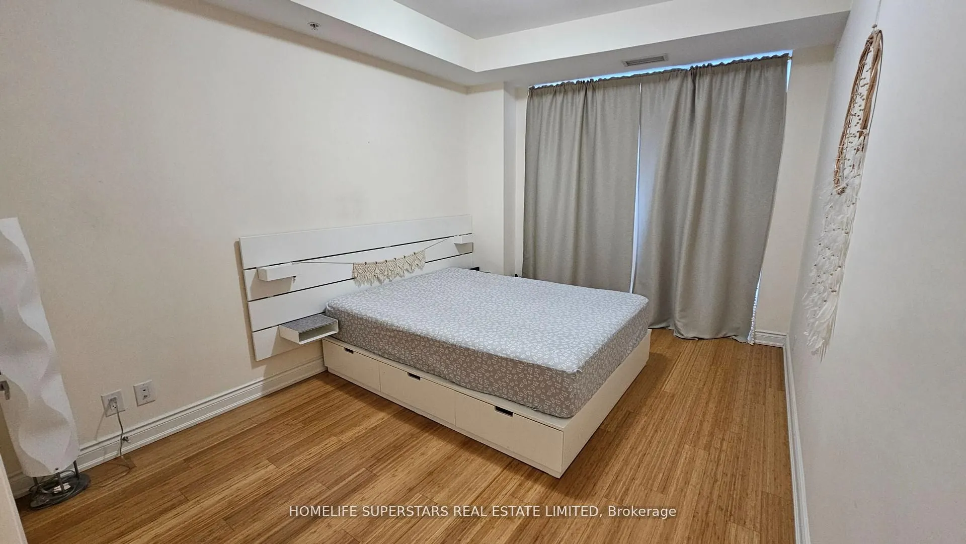 205 Lakeshore Road W, #302