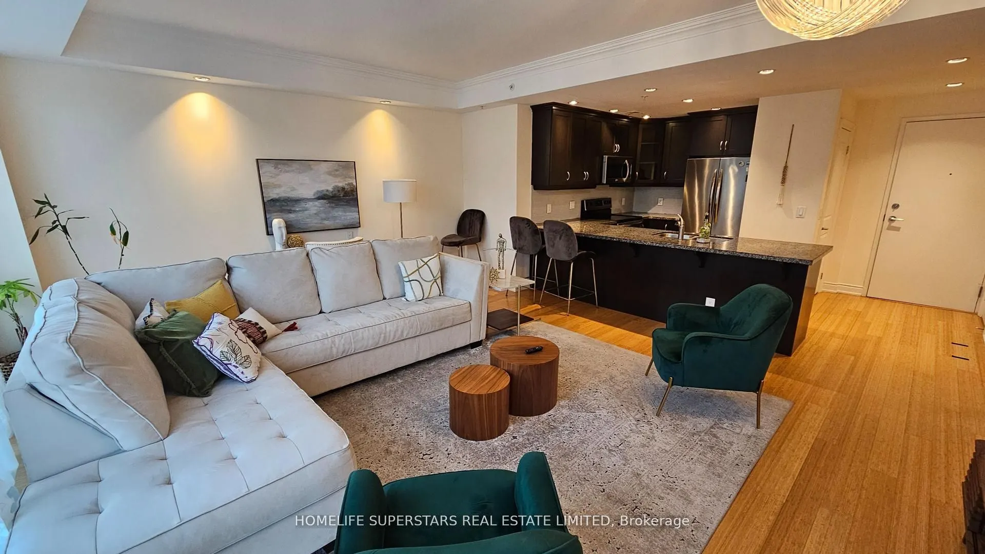 205 Lakeshore Road W, #302