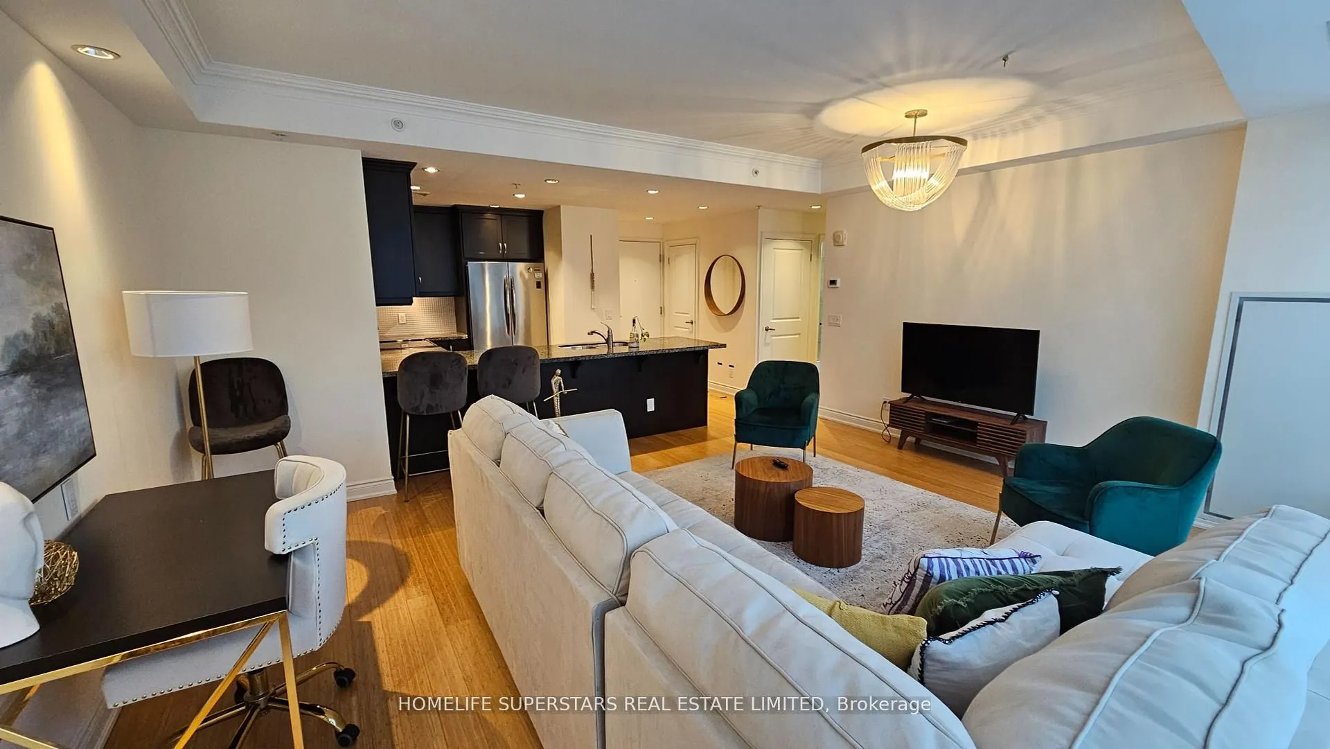 205 Lakeshore Road W, #302