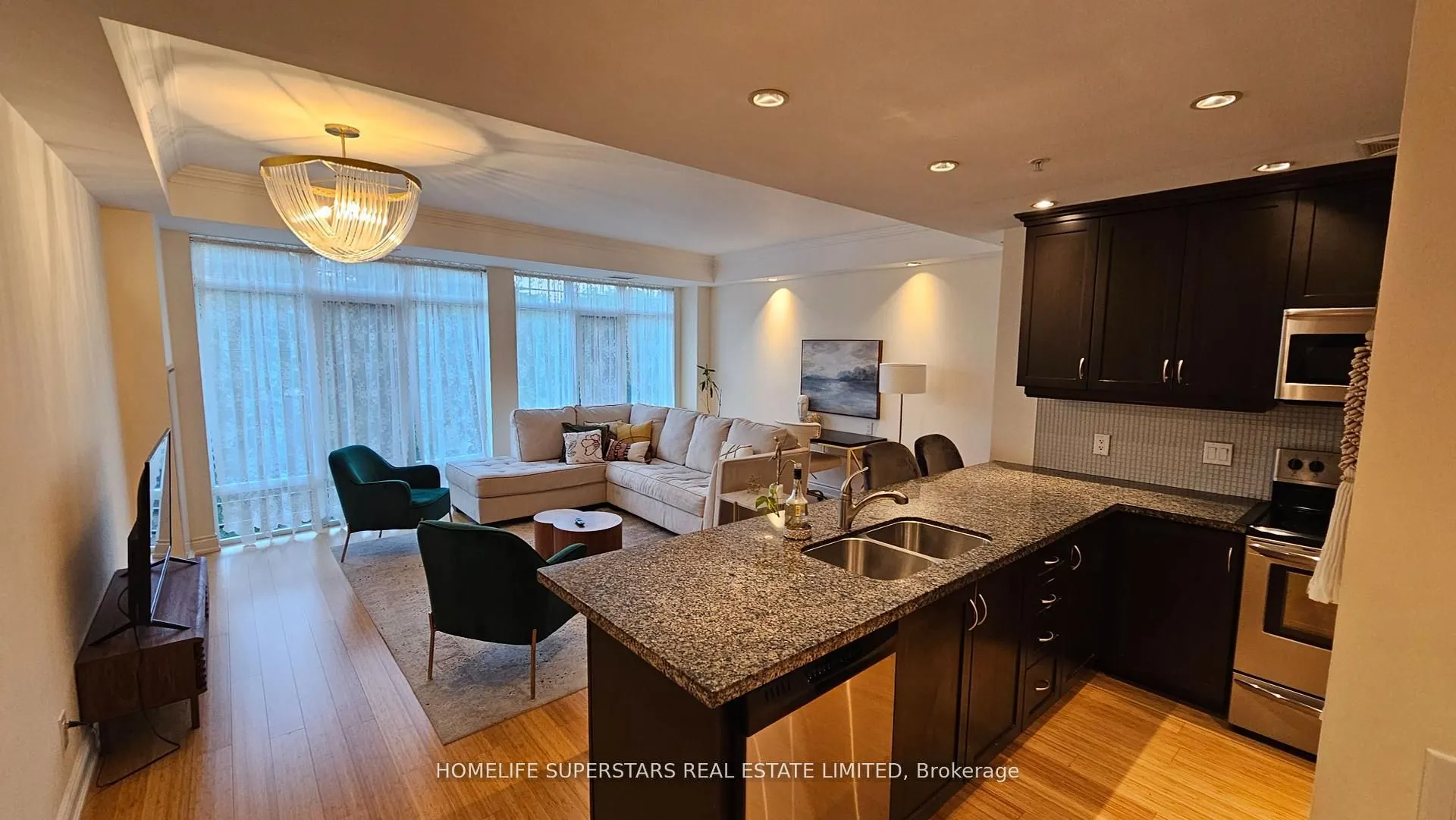 205 Lakeshore Road W, #302